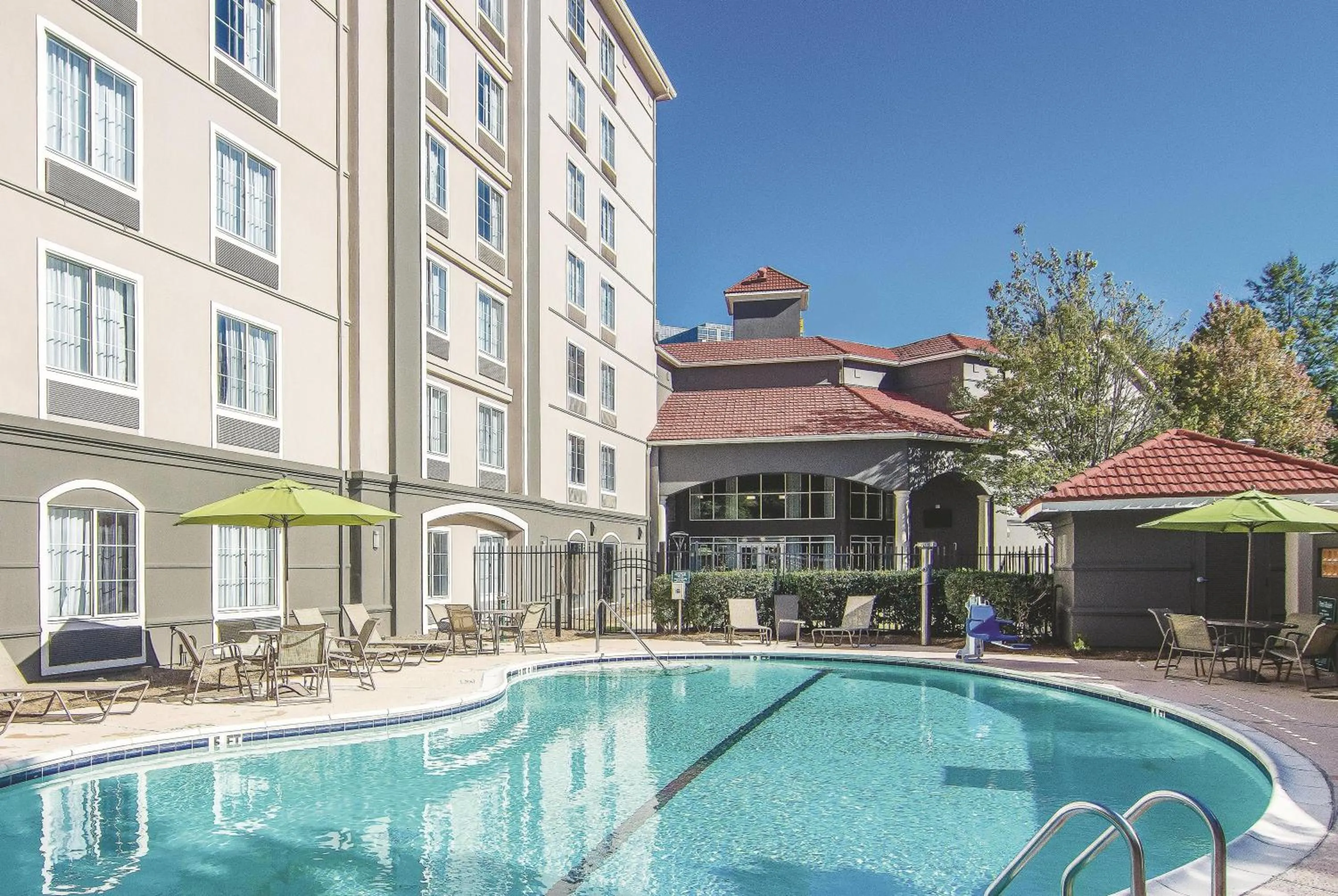 Pool view in La Quinta by Wyndham Atlanta Perimeter Medical