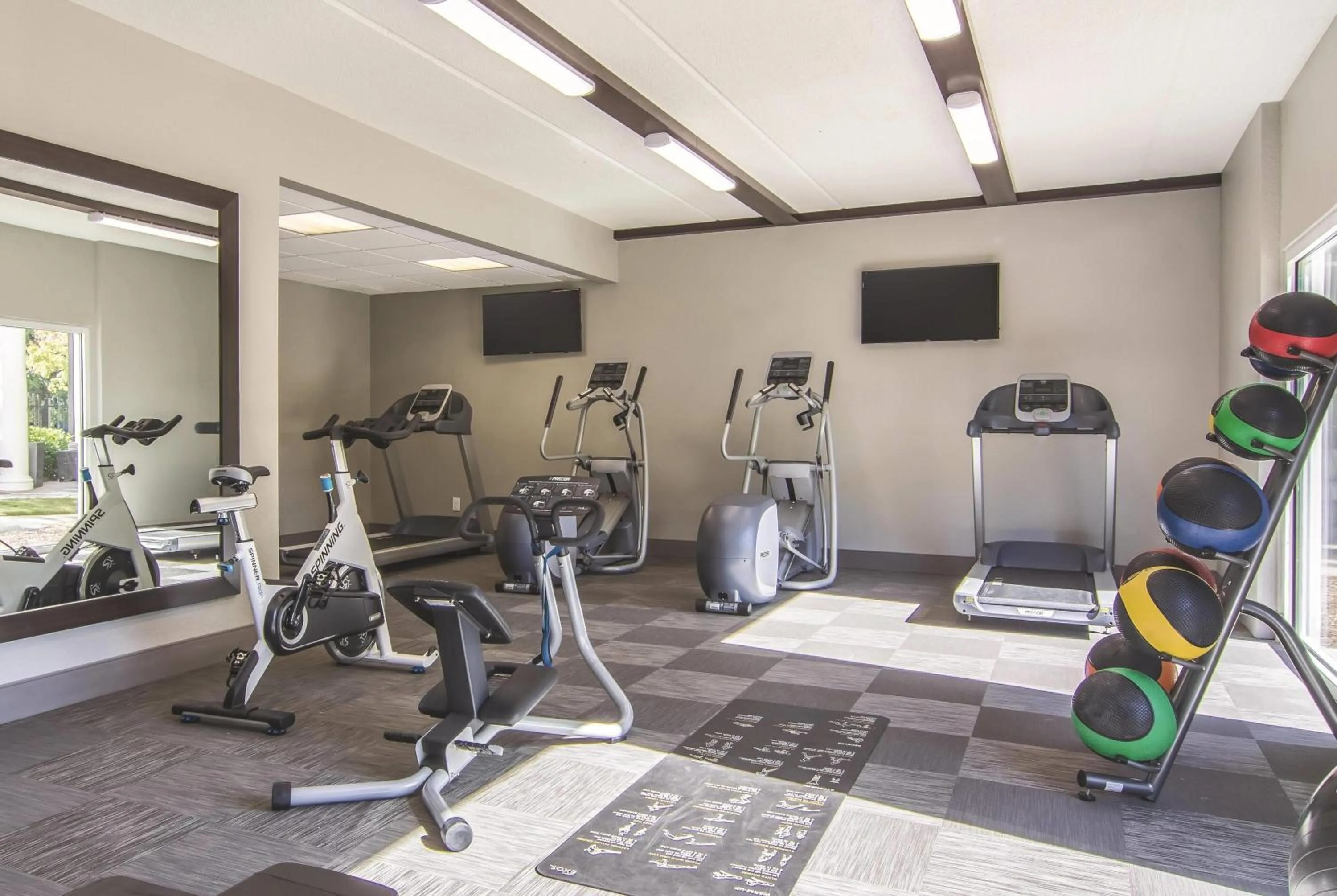 Fitness centre/facilities in La Quinta by Wyndham Atlanta Perimeter Medical