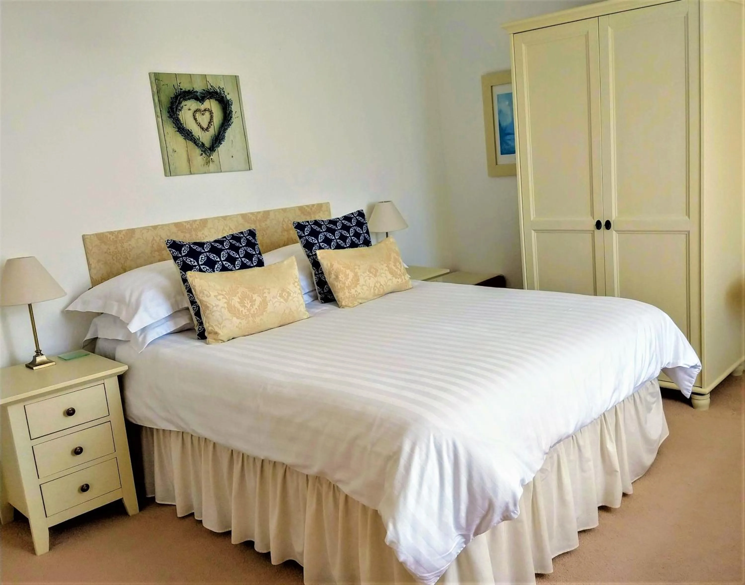 Bed in Westcliff