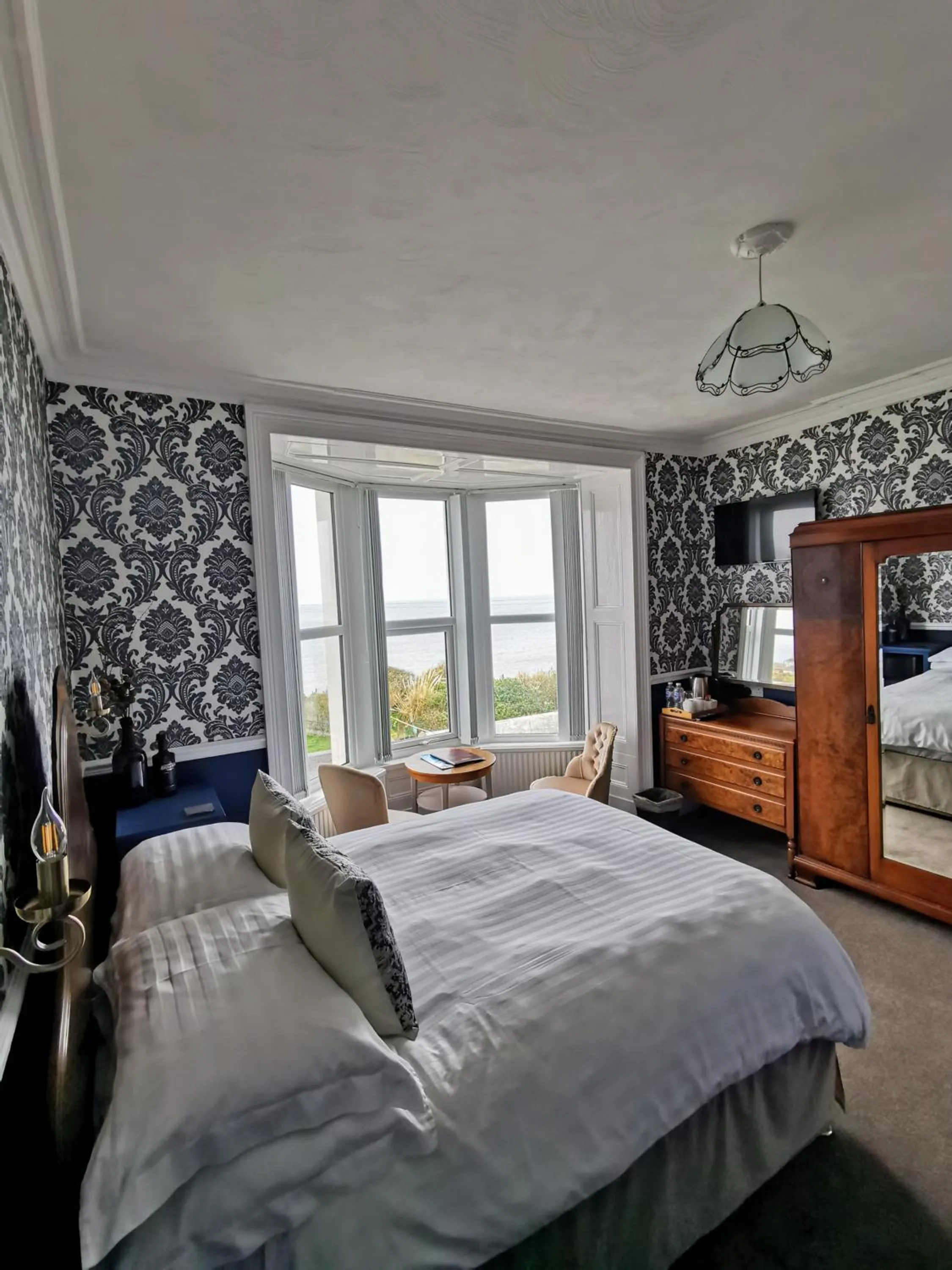Bed in Westcliff