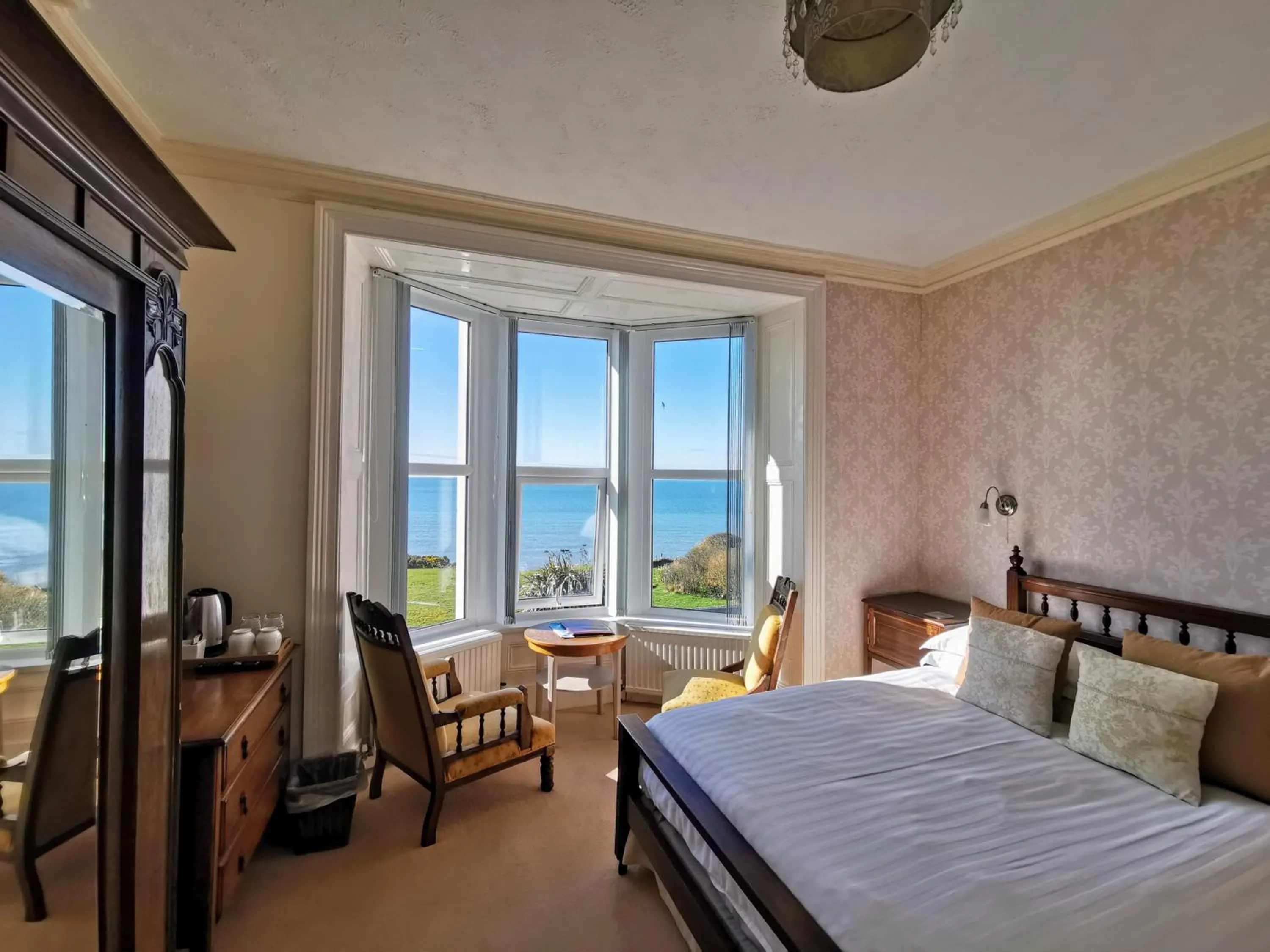 Bed in Westcliff