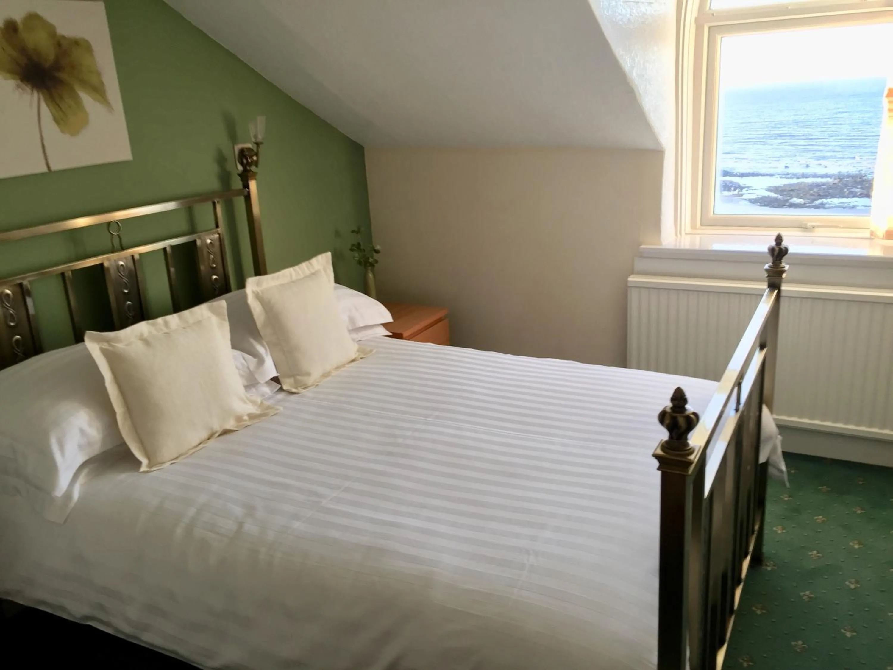 Bed in Westcliff