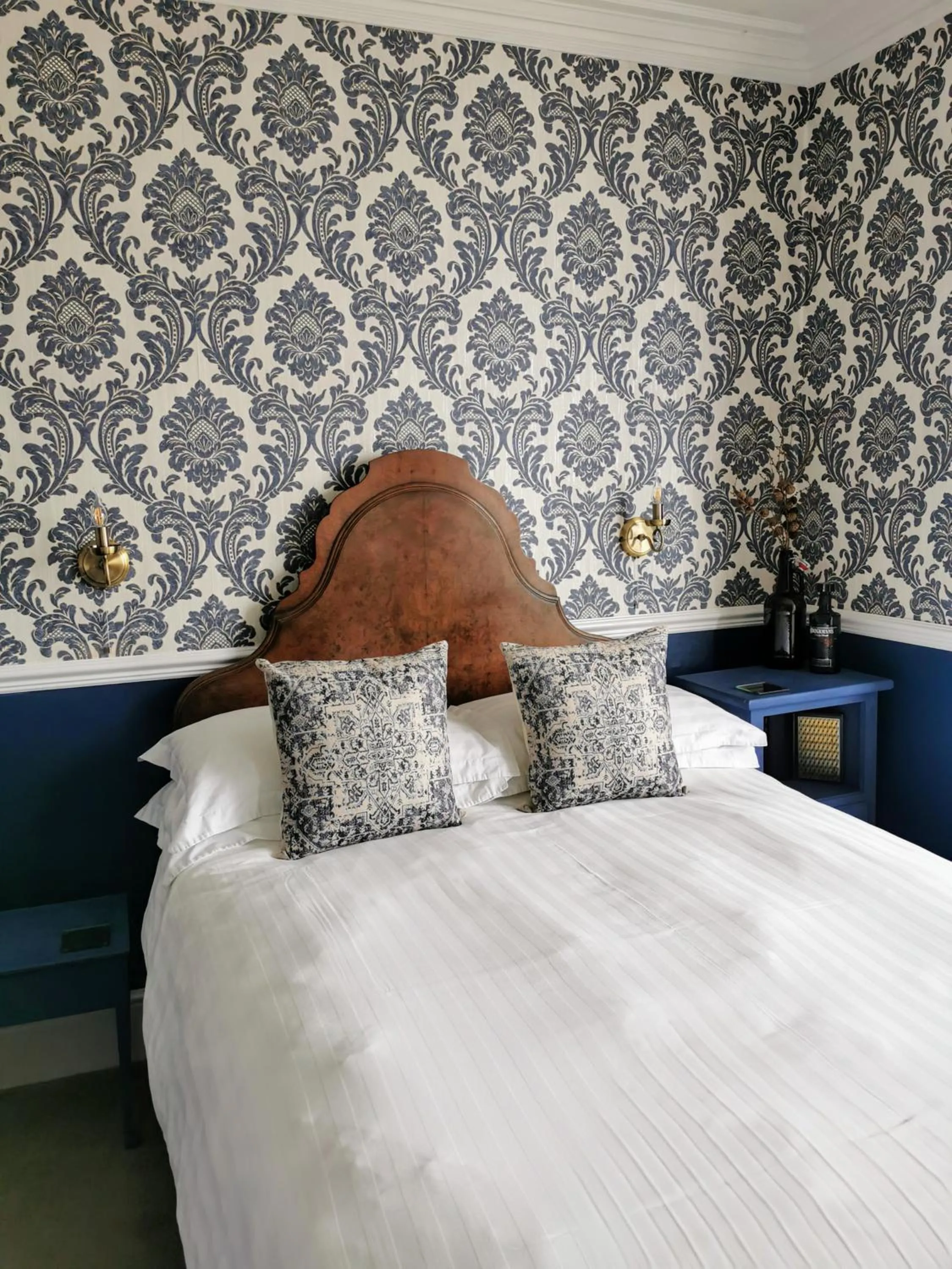 Bed in Westcliff