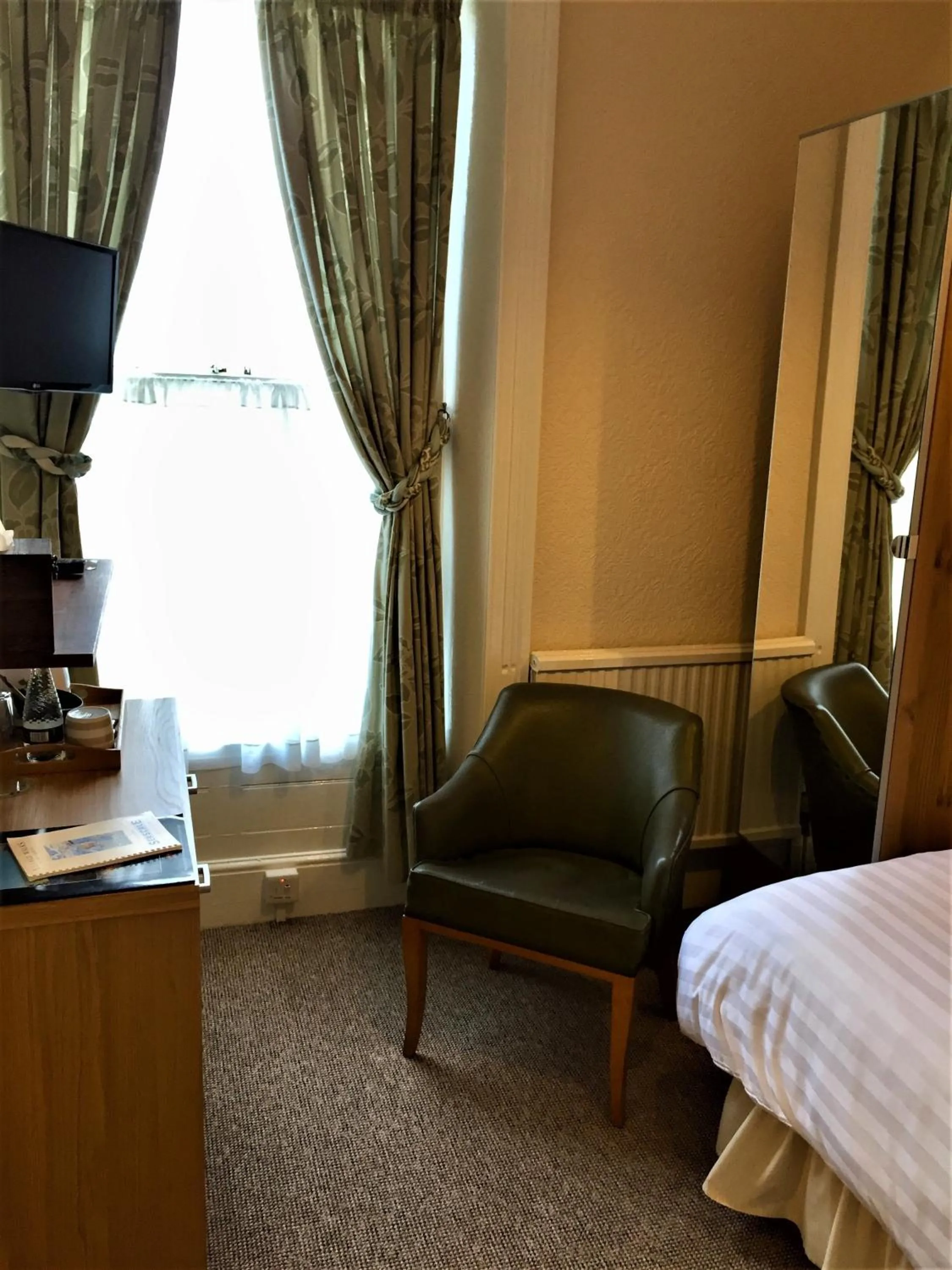 Bed in Westcliff