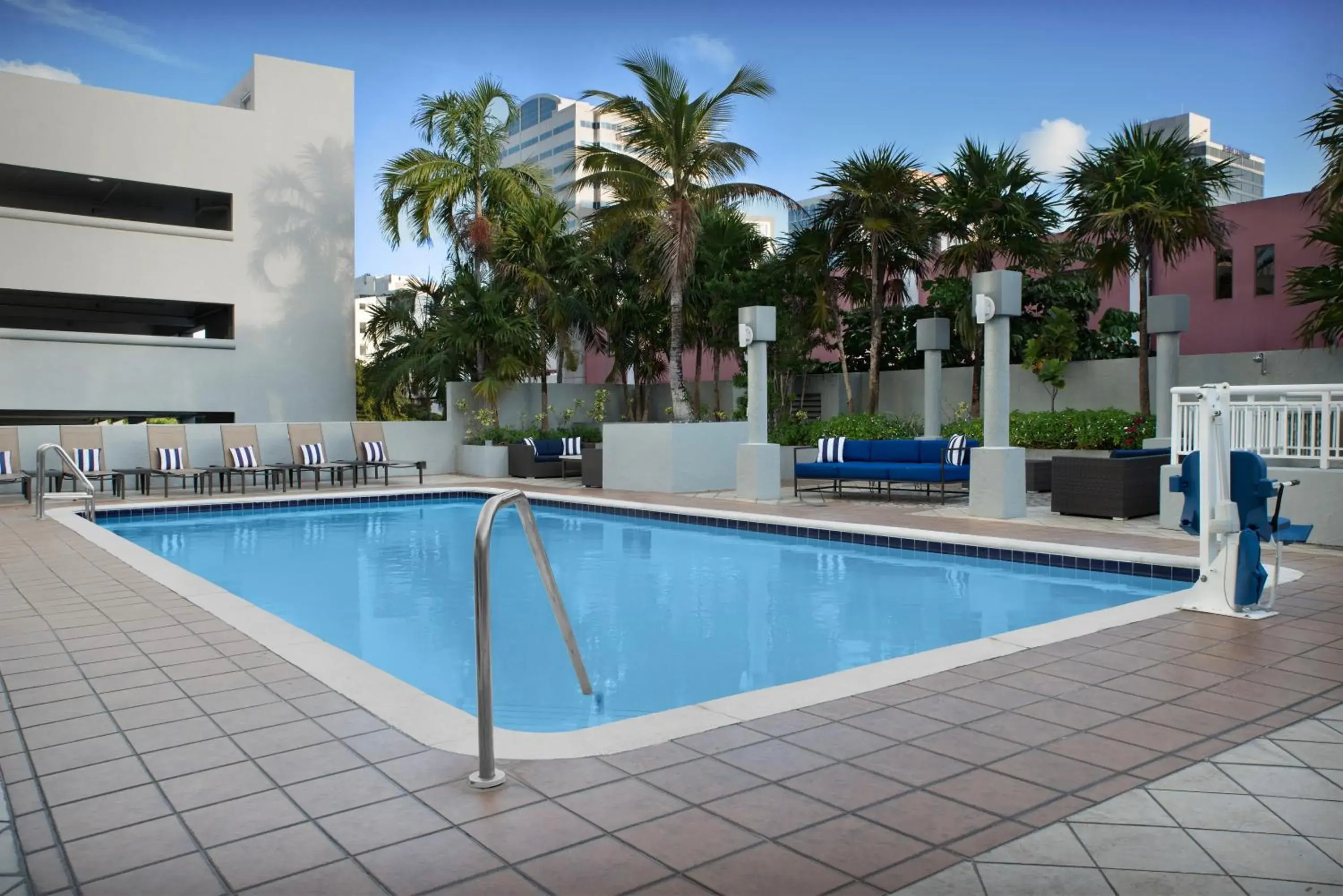Swimming pool in Hampton Inn Fort Lauderdale Downtown Las Olas Area Swimming pool in Hampton Inn Fort Lauderdale Downtown Las Olas Area