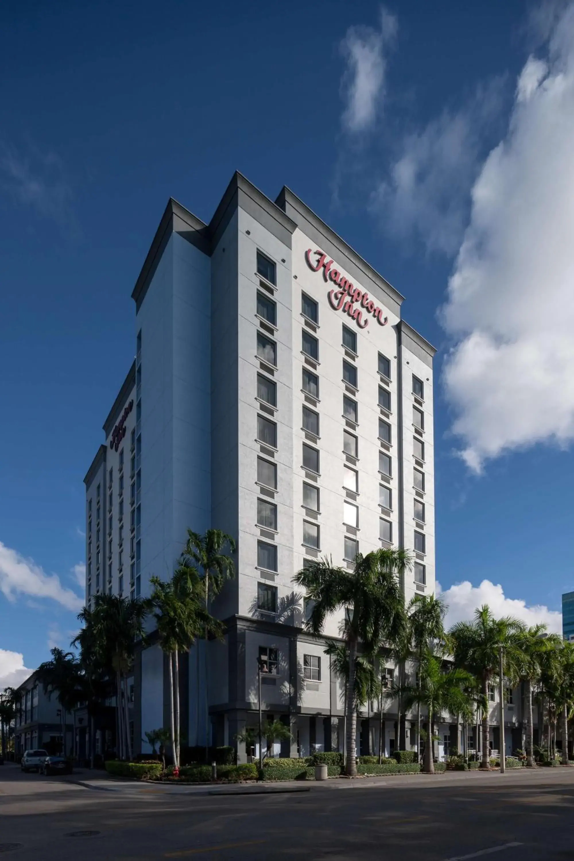 Property building in Hampton Inn Fort Lauderdale Downtown Las Olas Area Property building in Hampton Inn Fort Lauderdale Downtown Las Olas Area