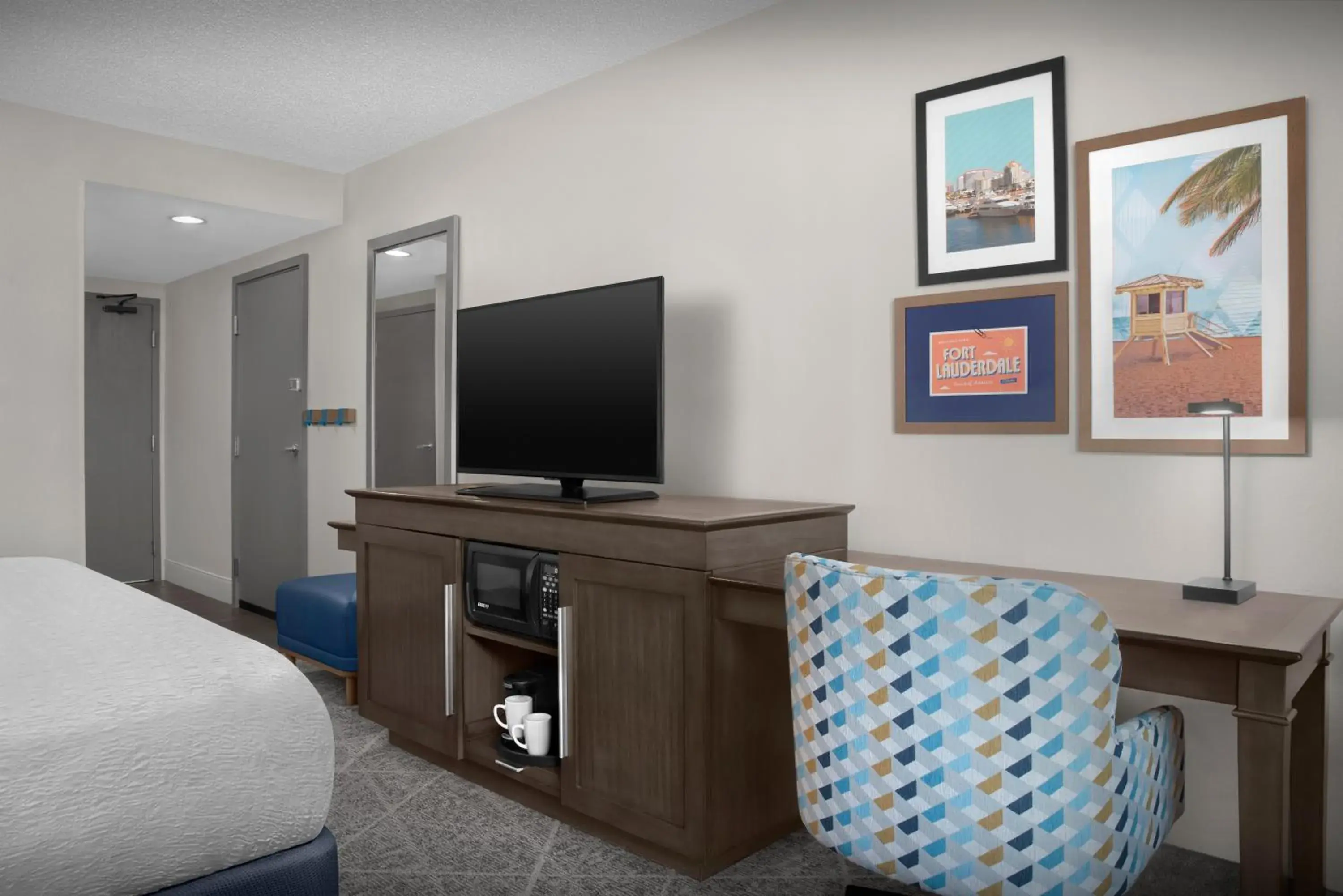 Bedroom, Bed in Hampton Inn Fort Lauderdale Downtown Las Olas Area Bedroom, Bed in Hampton Inn Fort Lauderdale Downtown Las Olas Area