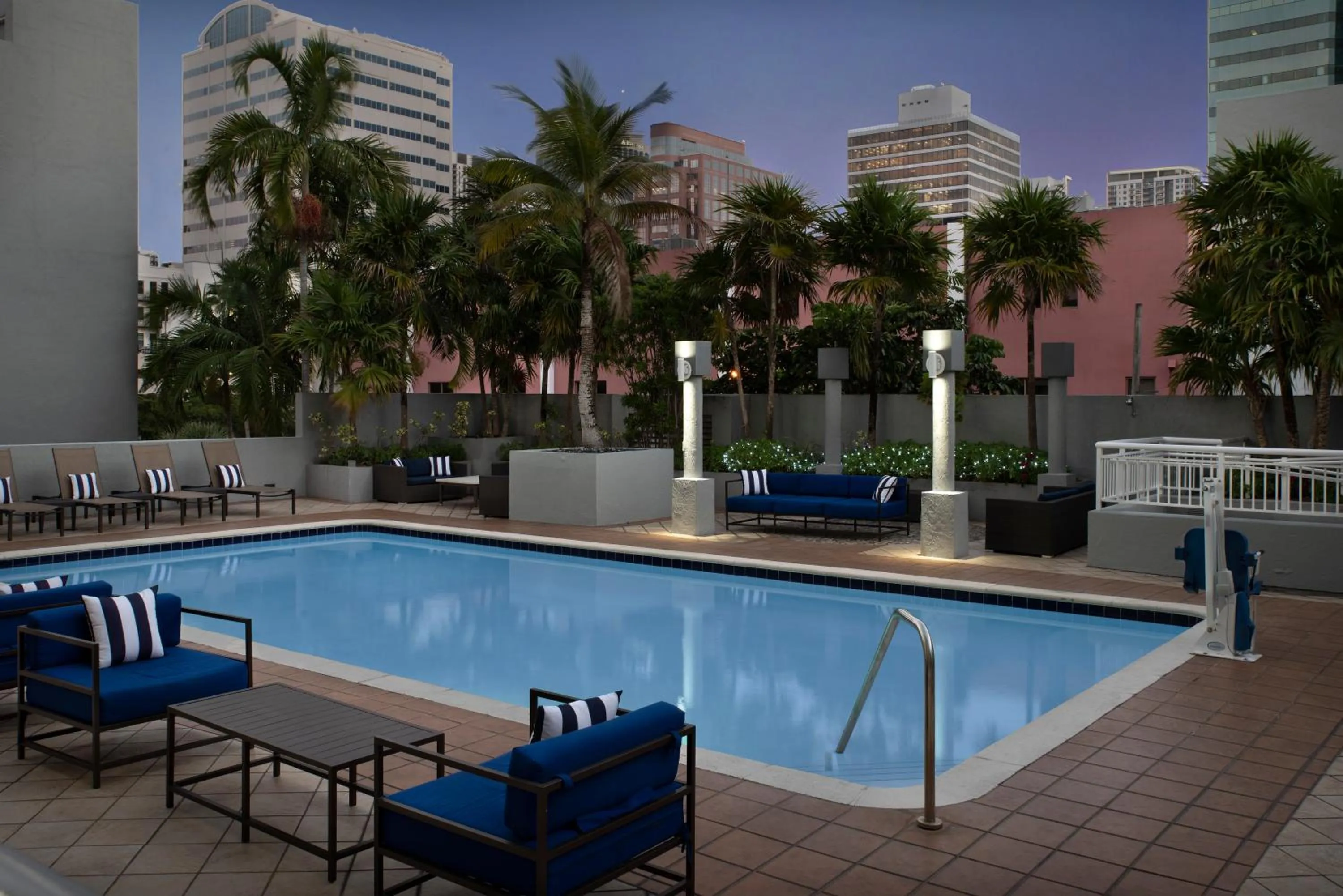 Swimming pool in Hampton Inn Fort Lauderdale Downtown Las Olas Area