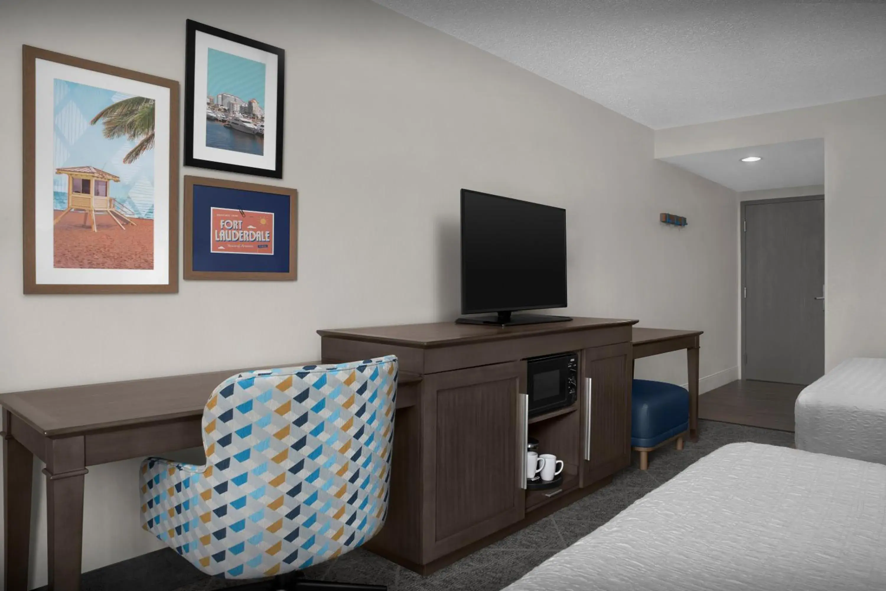 Bedroom, Bed in Hampton Inn Fort Lauderdale Downtown Las Olas Area Bedroom, Bed in Hampton Inn Fort Lauderdale Downtown Las Olas Area