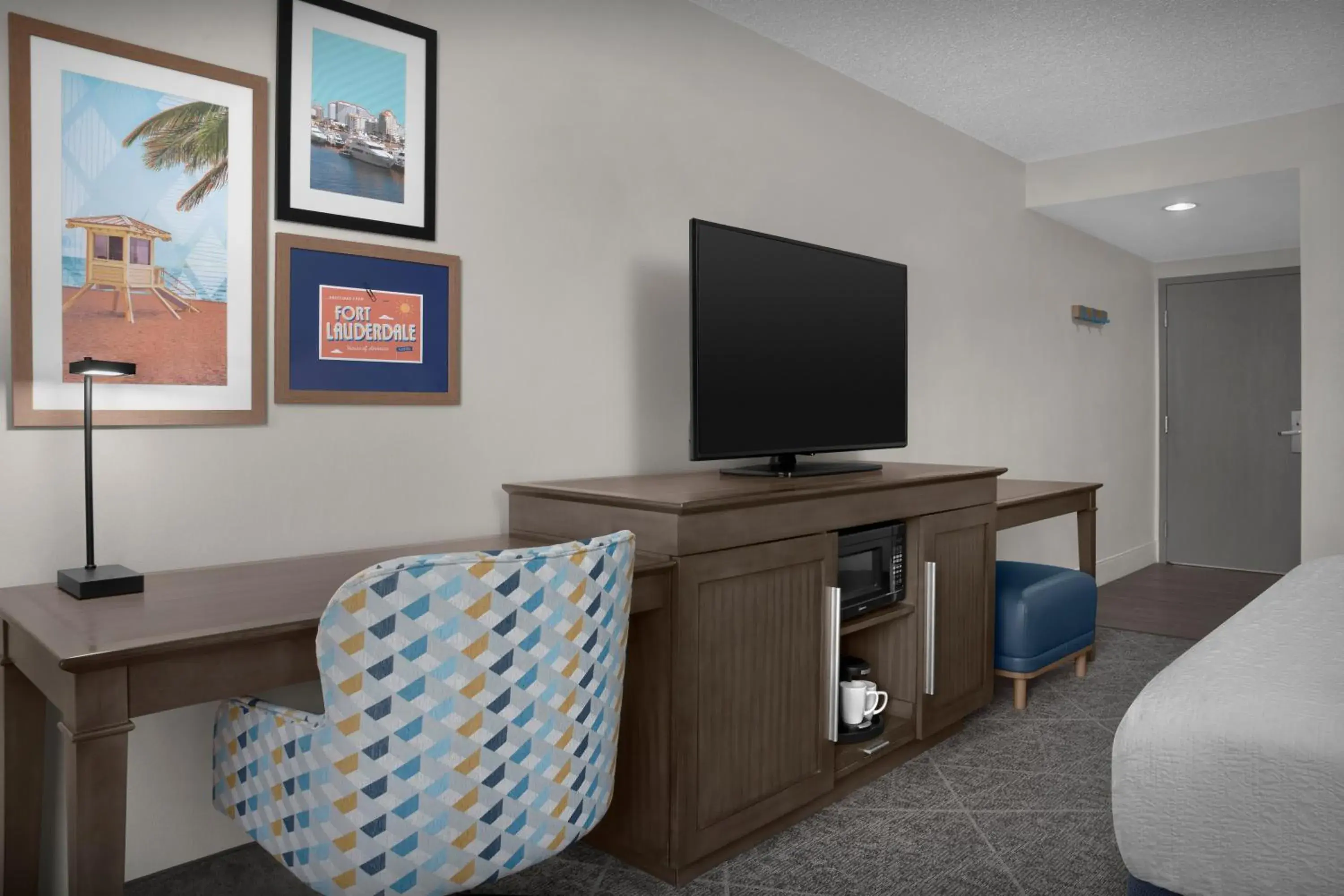 Bedroom, Bed in Hampton Inn Fort Lauderdale Downtown Las Olas Area Bedroom, Bed in Hampton Inn Fort Lauderdale Downtown Las Olas Area