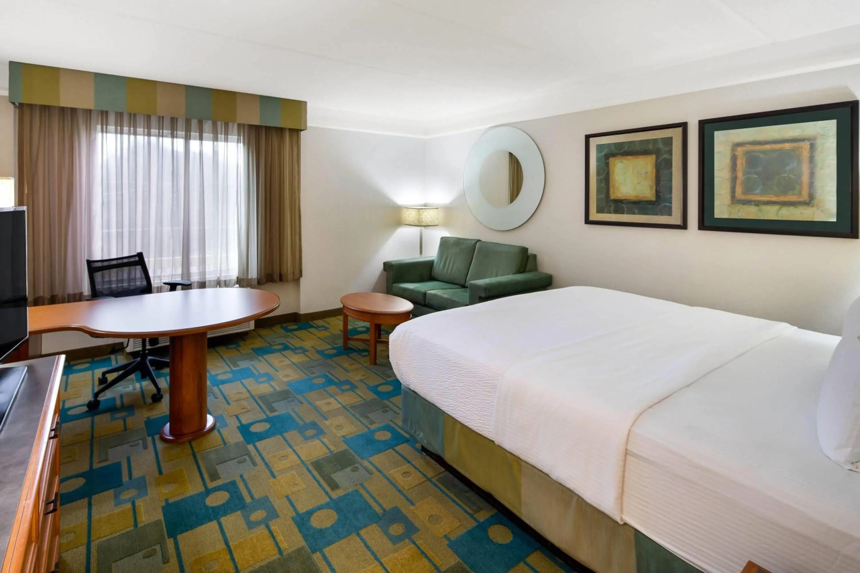 Photo of the whole room, Bed in La Quinta by Wyndham Haywood Mall-Near Greenville Downtown