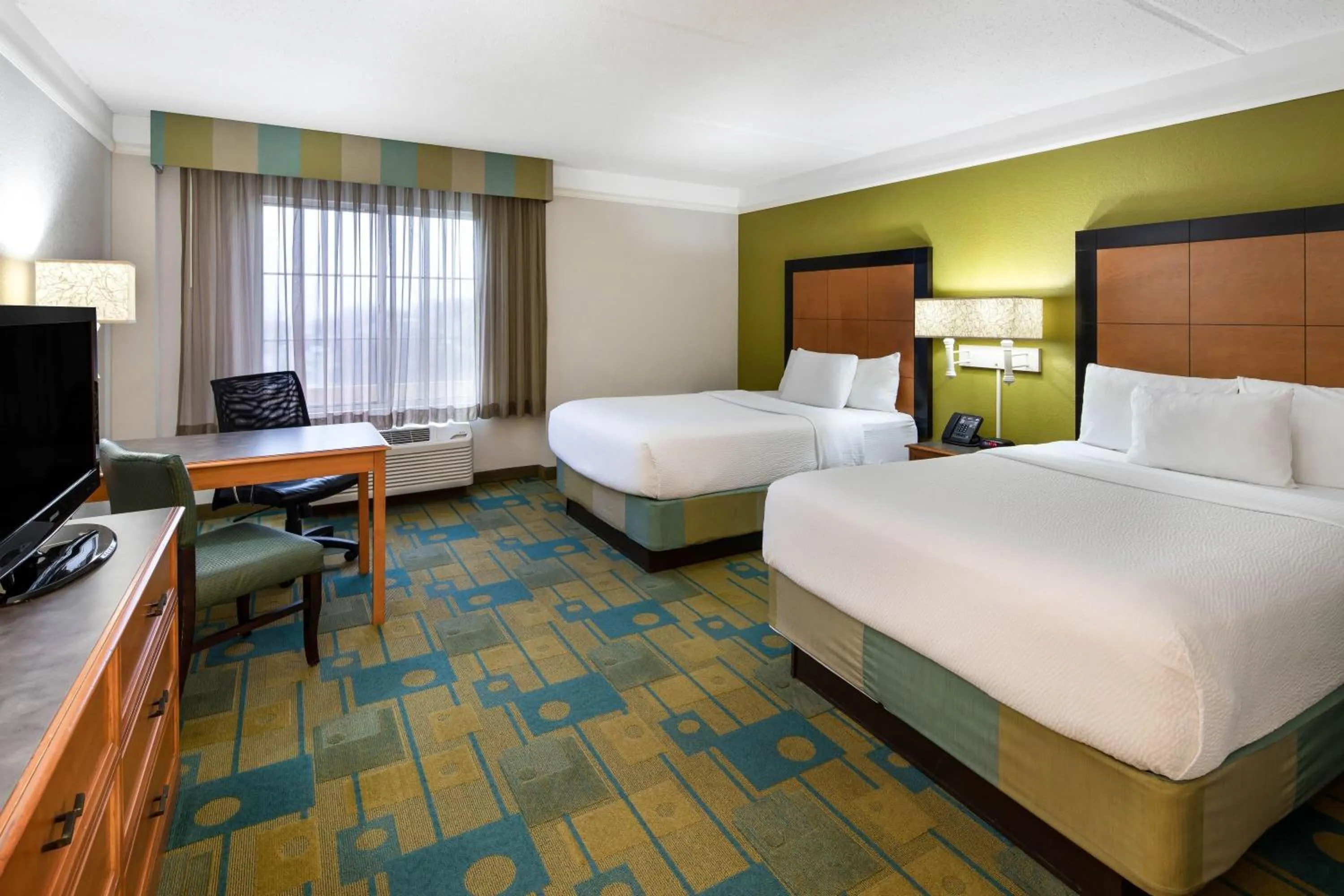 Photo of the whole room, Bed in La Quinta by Wyndham Haywood Mall-Near Greenville Downtown