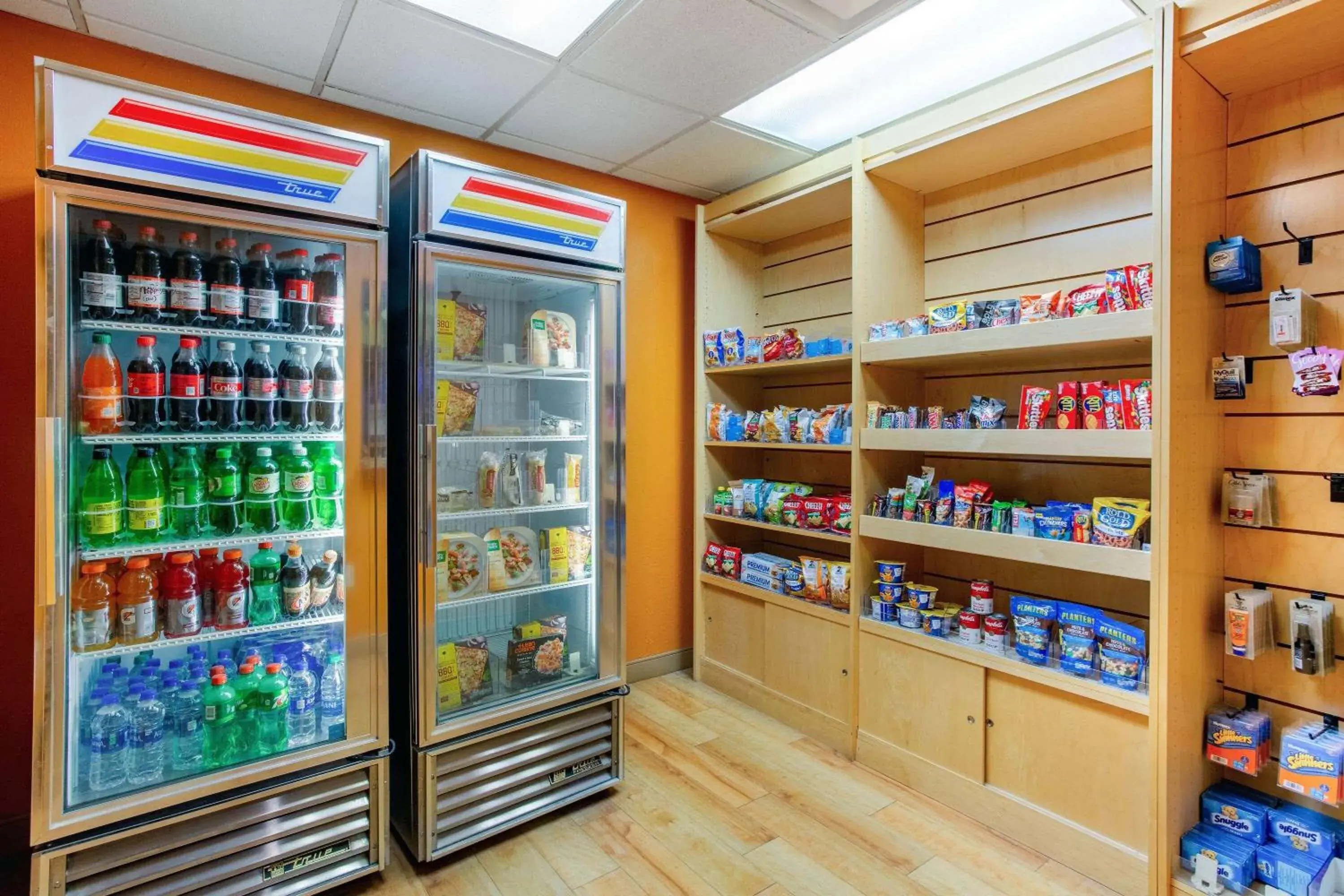 Food and drinks in La Quinta by Wyndham Raleigh/Durham Southpoint Food and drinks in La Quinta by Wyndham Raleigh/Durham Southpoint