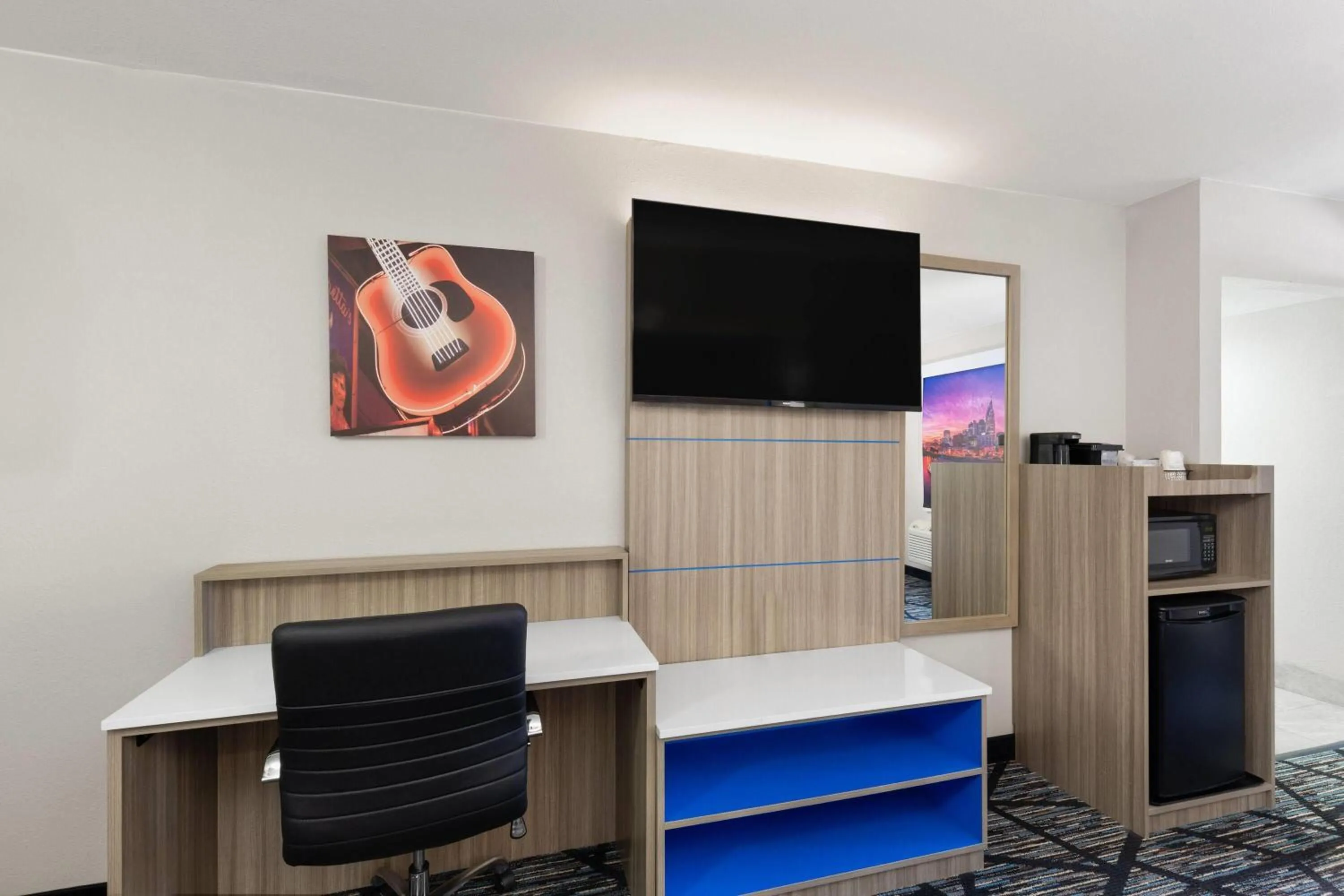 Photo of the whole room in La Quinta Inn by Wyndham Nashville South