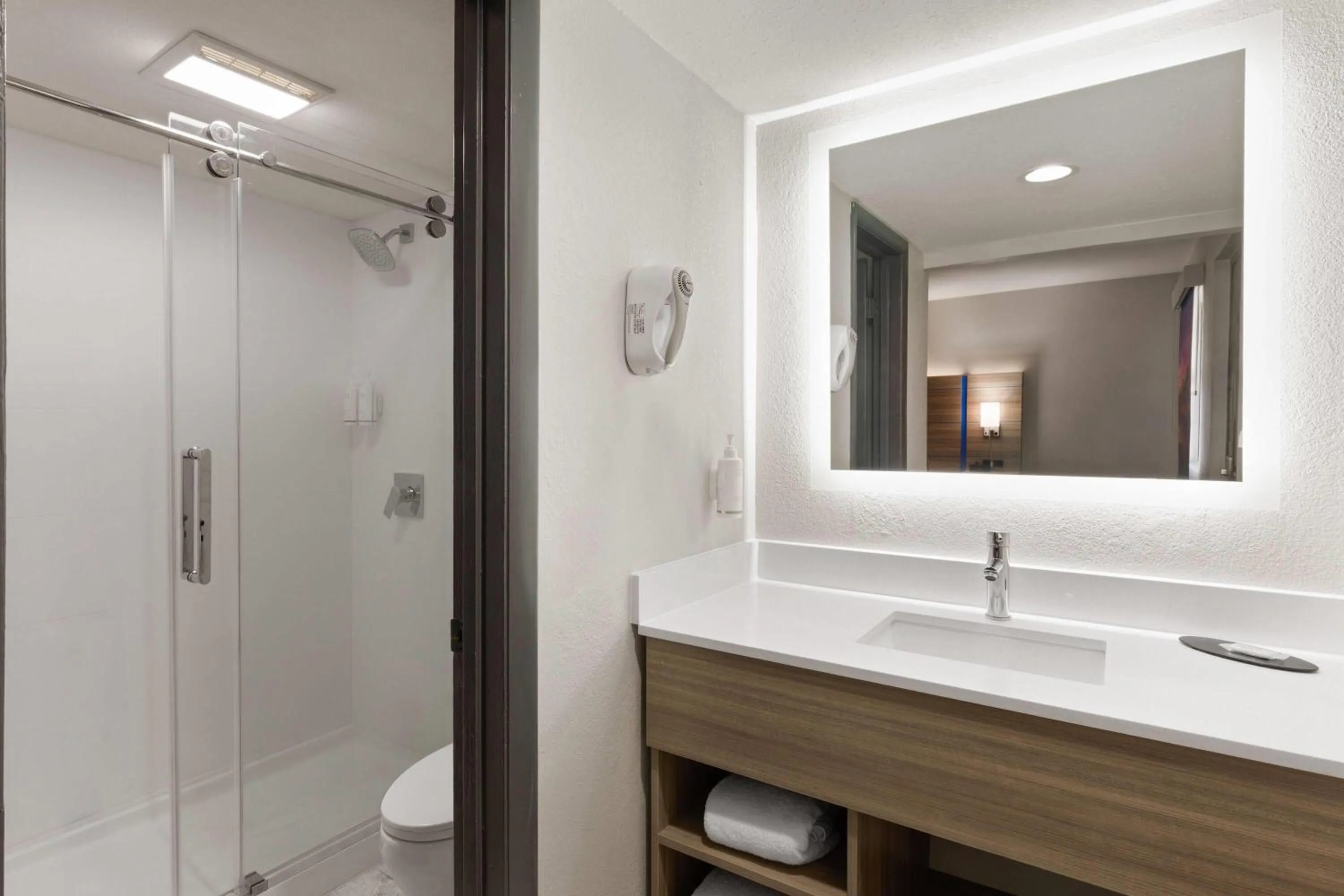 Bathroom in La Quinta Inn by Wyndham Nashville South