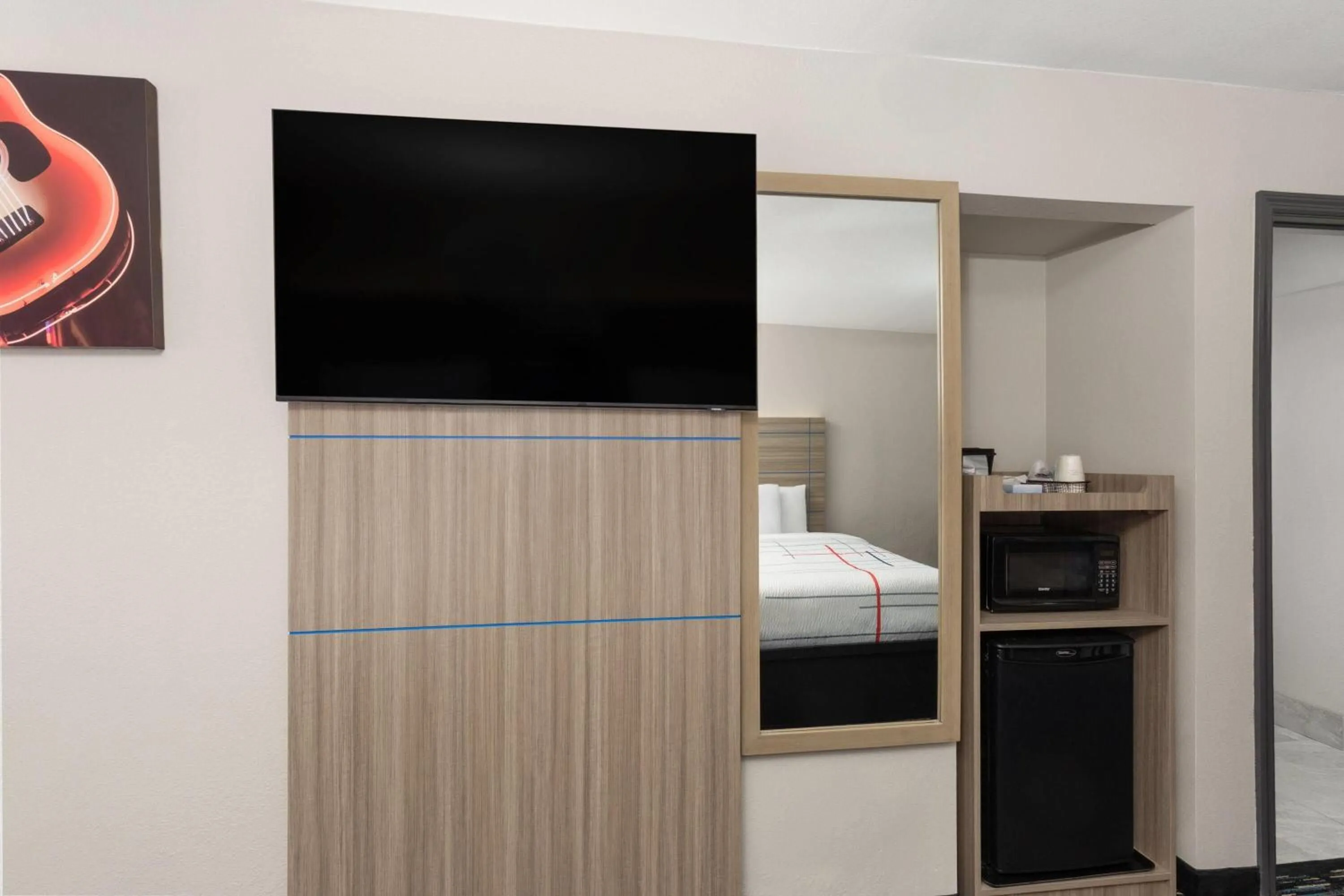 Photo of the whole room in La Quinta Inn by Wyndham Nashville South