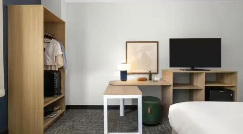 CLT Airport Inn & Suites