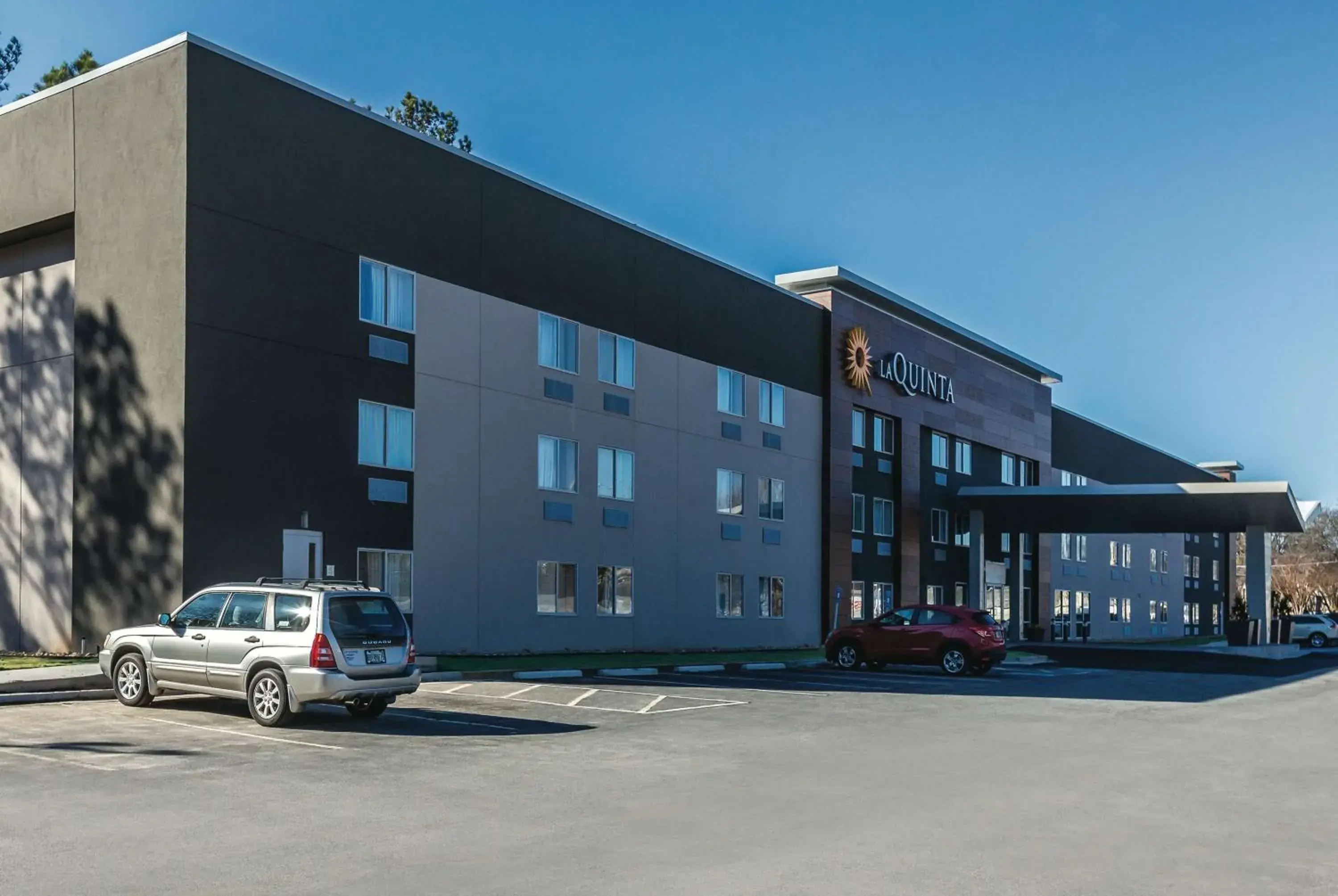 Property building in La Quinta by Wyndham Atlanta Midtown - Buckhead Property building in La Quinta by Wyndham Atlanta Midtown - Buckhead