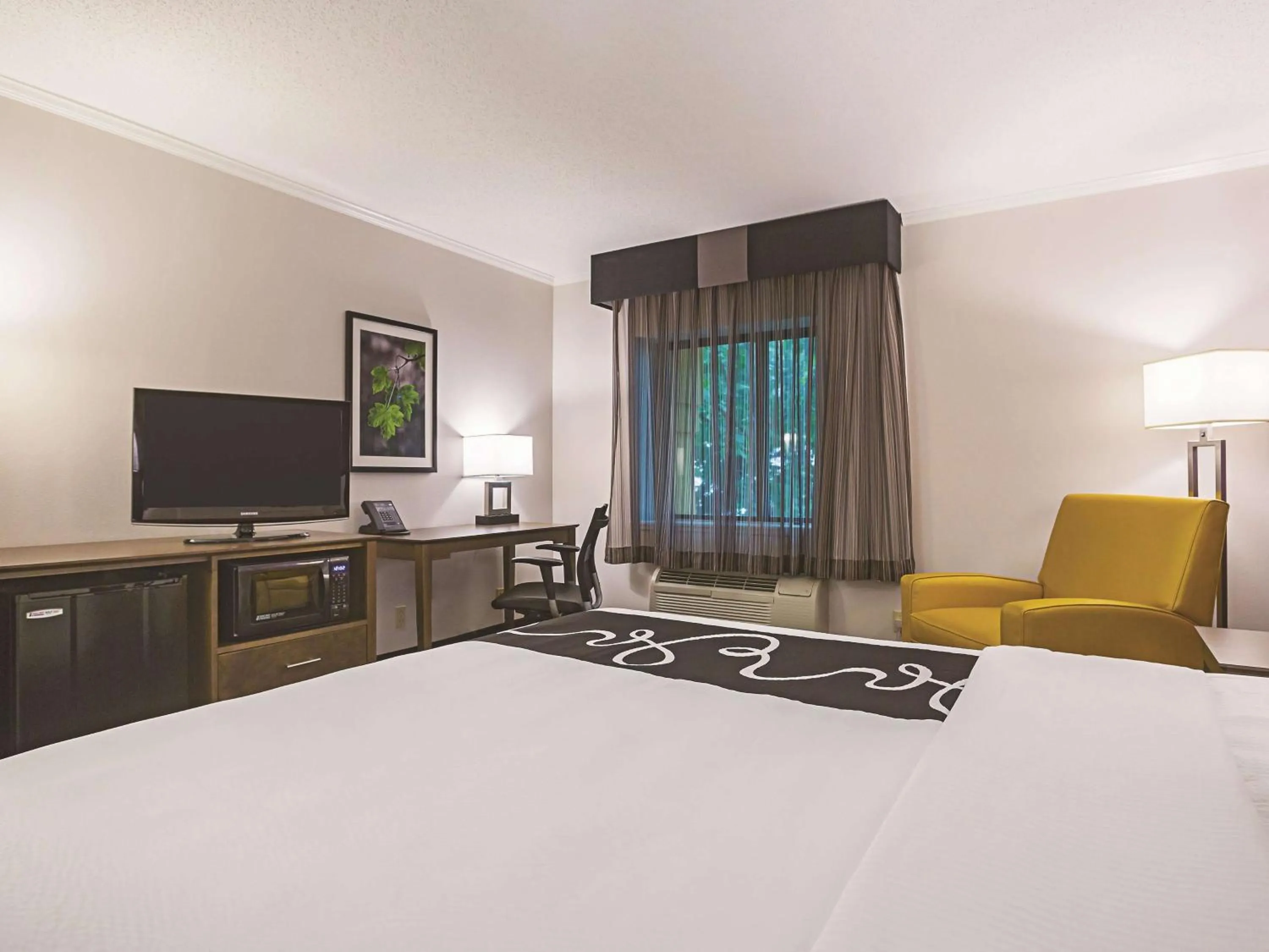 Photo of the whole room, Bed in La Quinta by Wyndham Atlanta Midtown - Buckhead