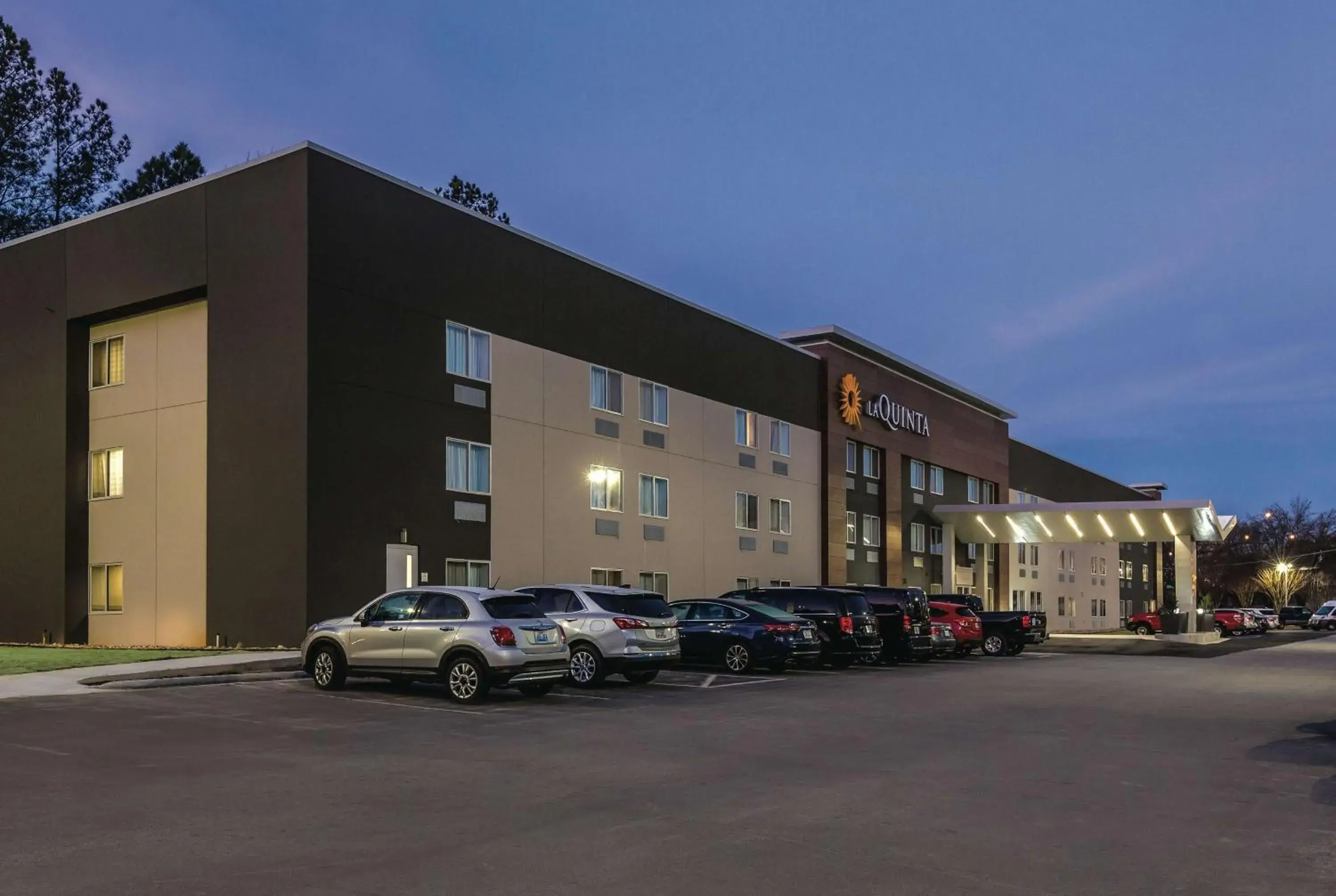 Property building in La Quinta by Wyndham Atlanta Midtown - Buckhead Property building in La Quinta by Wyndham Atlanta Midtown - Buckhead