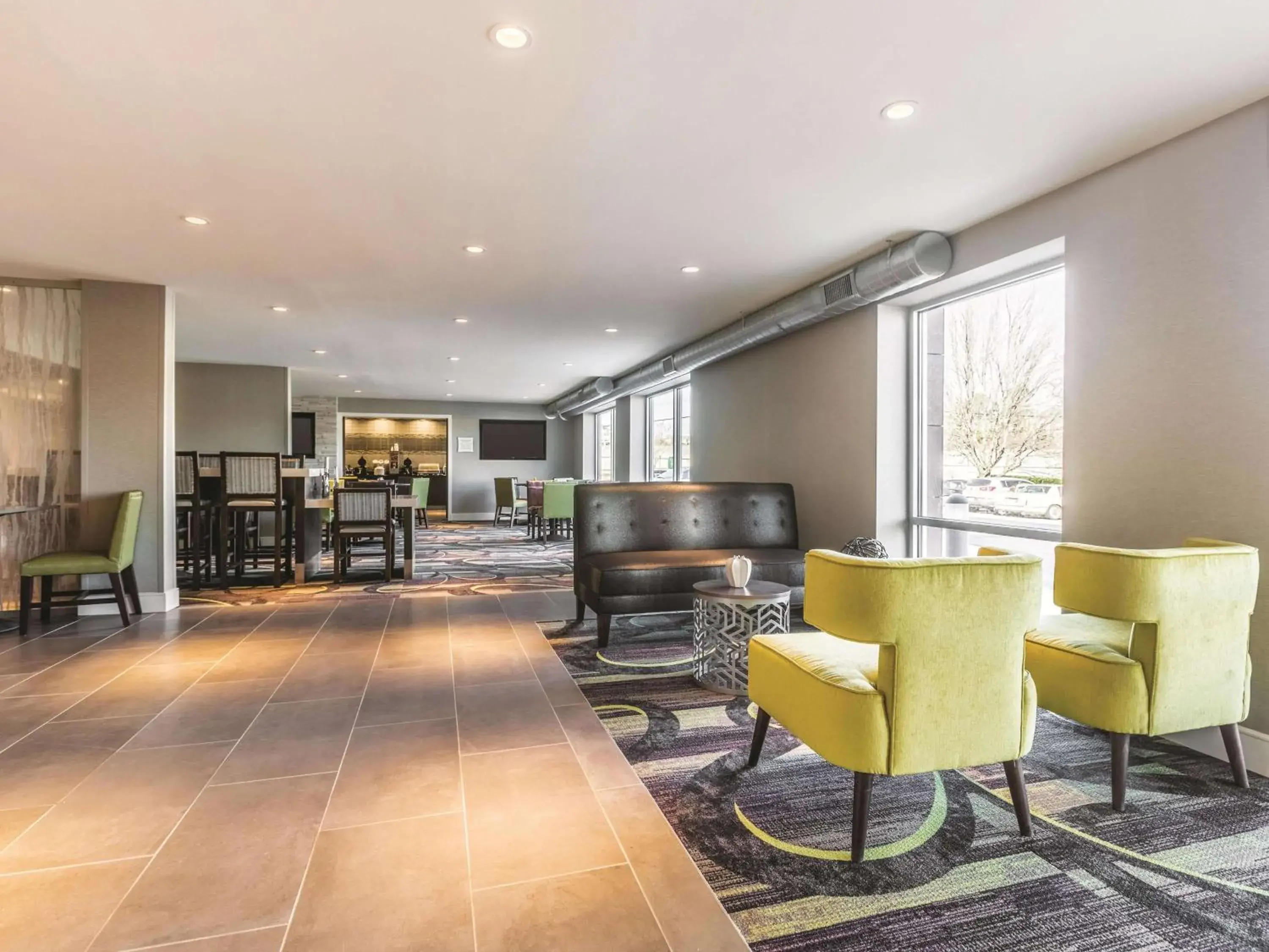 Lobby or reception in La Quinta by Wyndham Atlanta Midtown - Buckhead Lobby or reception in La Quinta by Wyndham Atlanta Midtown - Buckhead