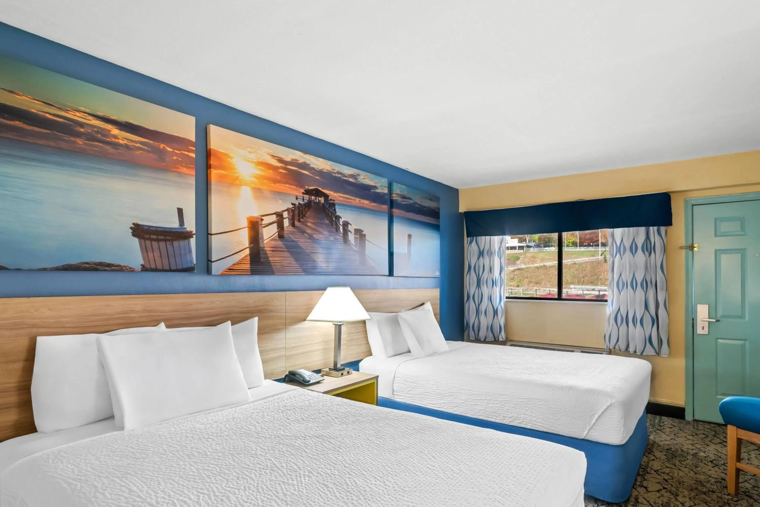 Bed in Days Inn by Wyndham Renfro Valley Mount Vernon