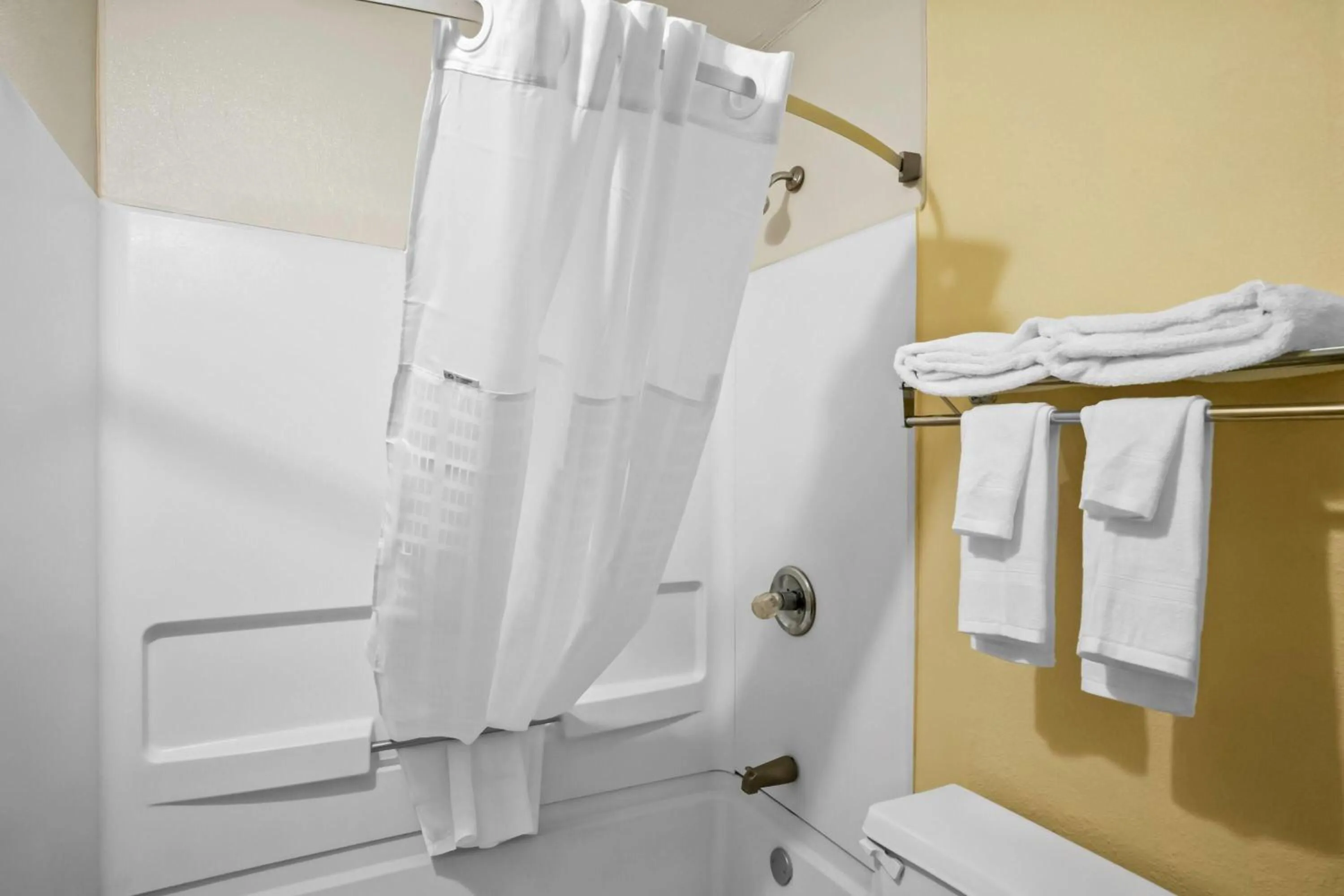 Bathroom in Days Inn by Wyndham Renfro Valley Mount Vernon