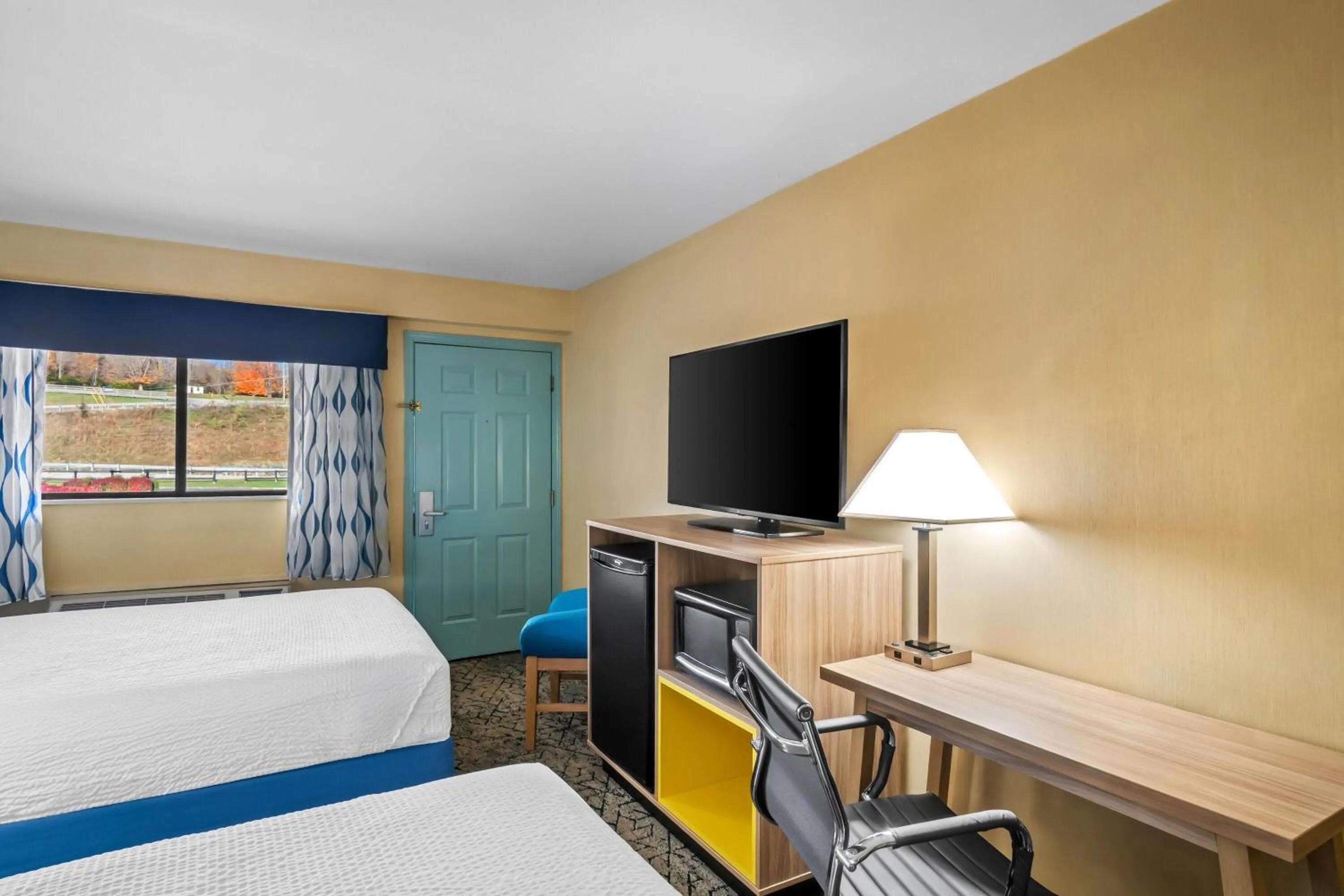 Bed in Days Inn by Wyndham Renfro Valley Mount Vernon