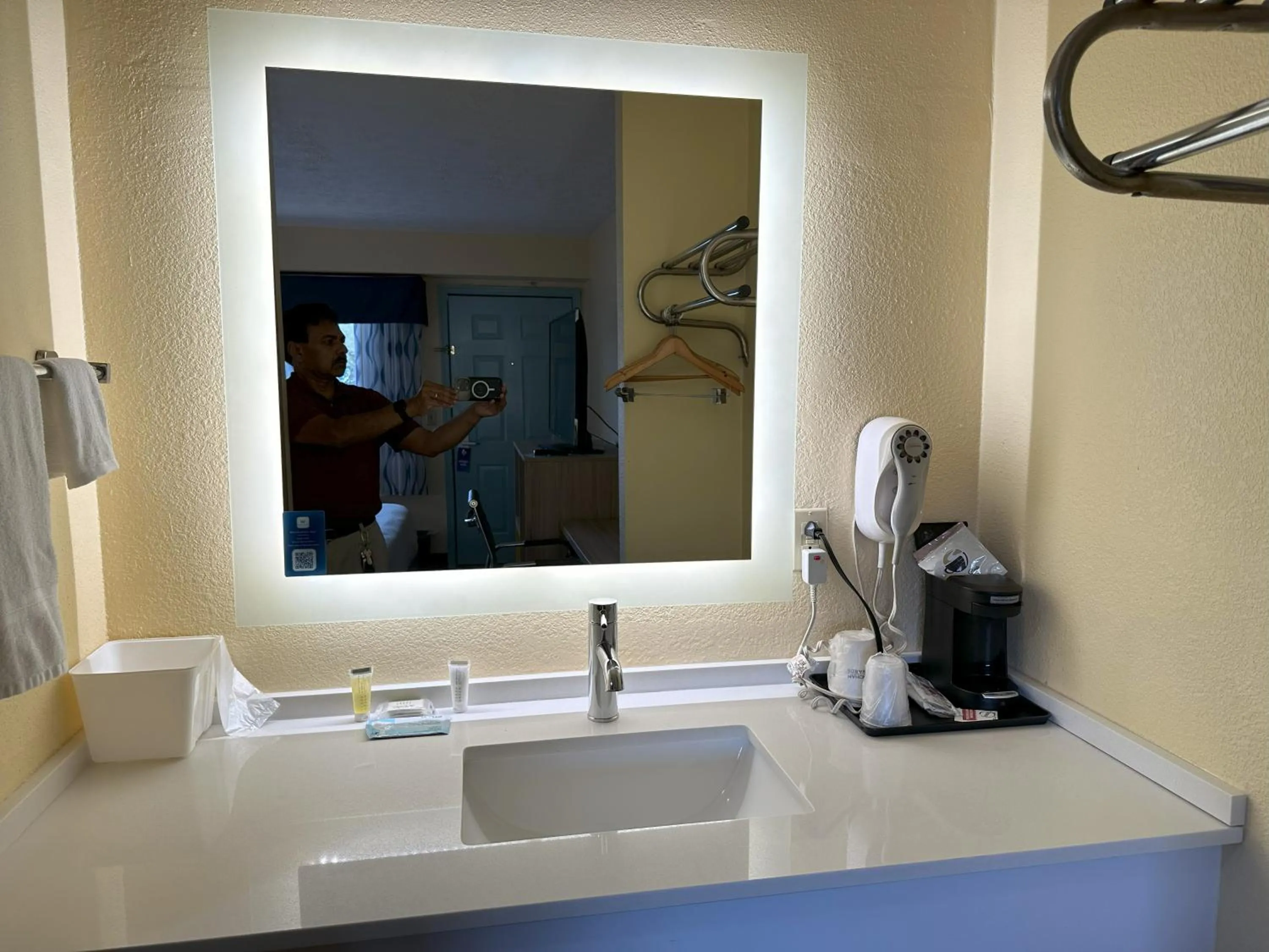 Bathroom in Days Inn by Wyndham Renfro Valley Mount Vernon