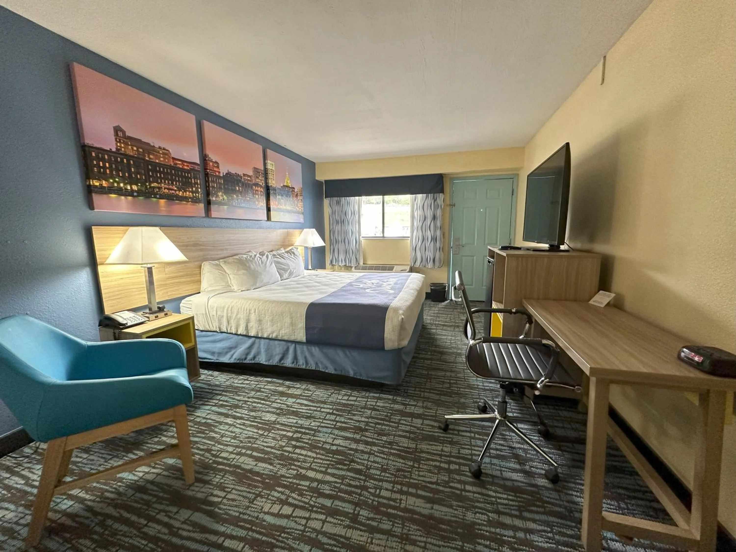 Bed in Days Inn by Wyndham Renfro Valley Mount Vernon