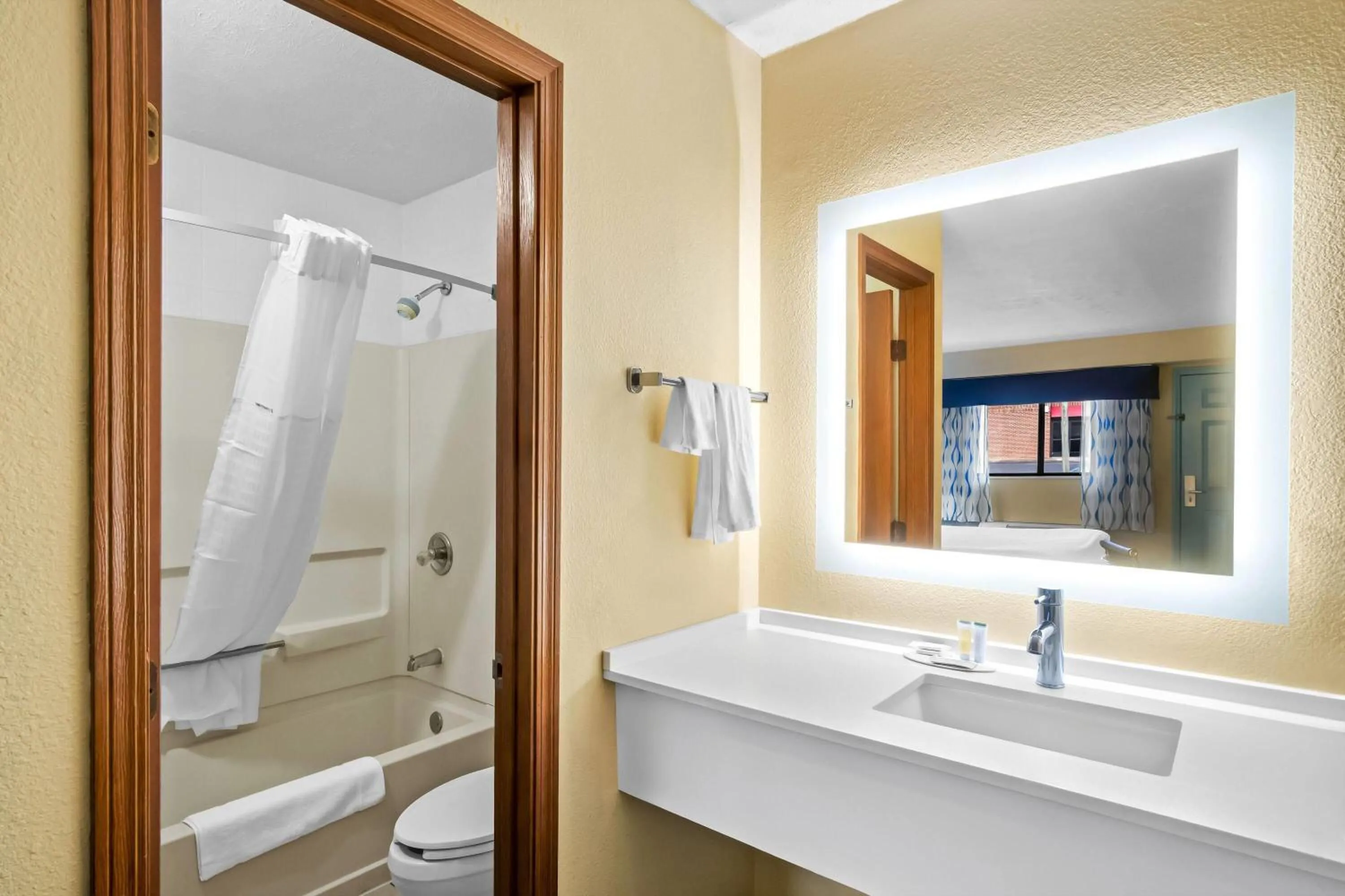 Bathroom in Days Inn by Wyndham Renfro Valley Mount Vernon