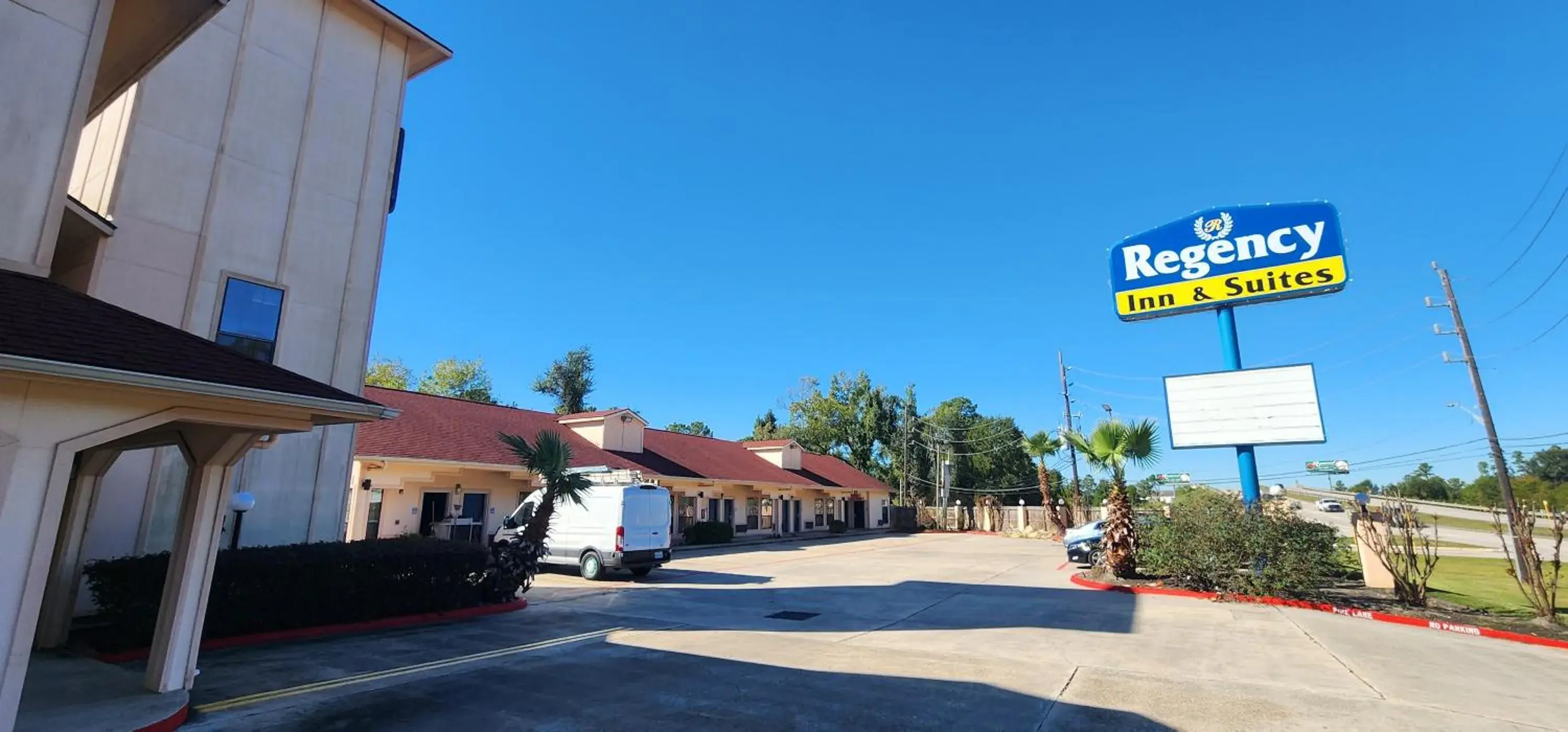 Property building in Regency Inn & Suites By Capital O Houston IAH Airport Property building in Regency Inn & Suites By Capital O Houston IAH Airport