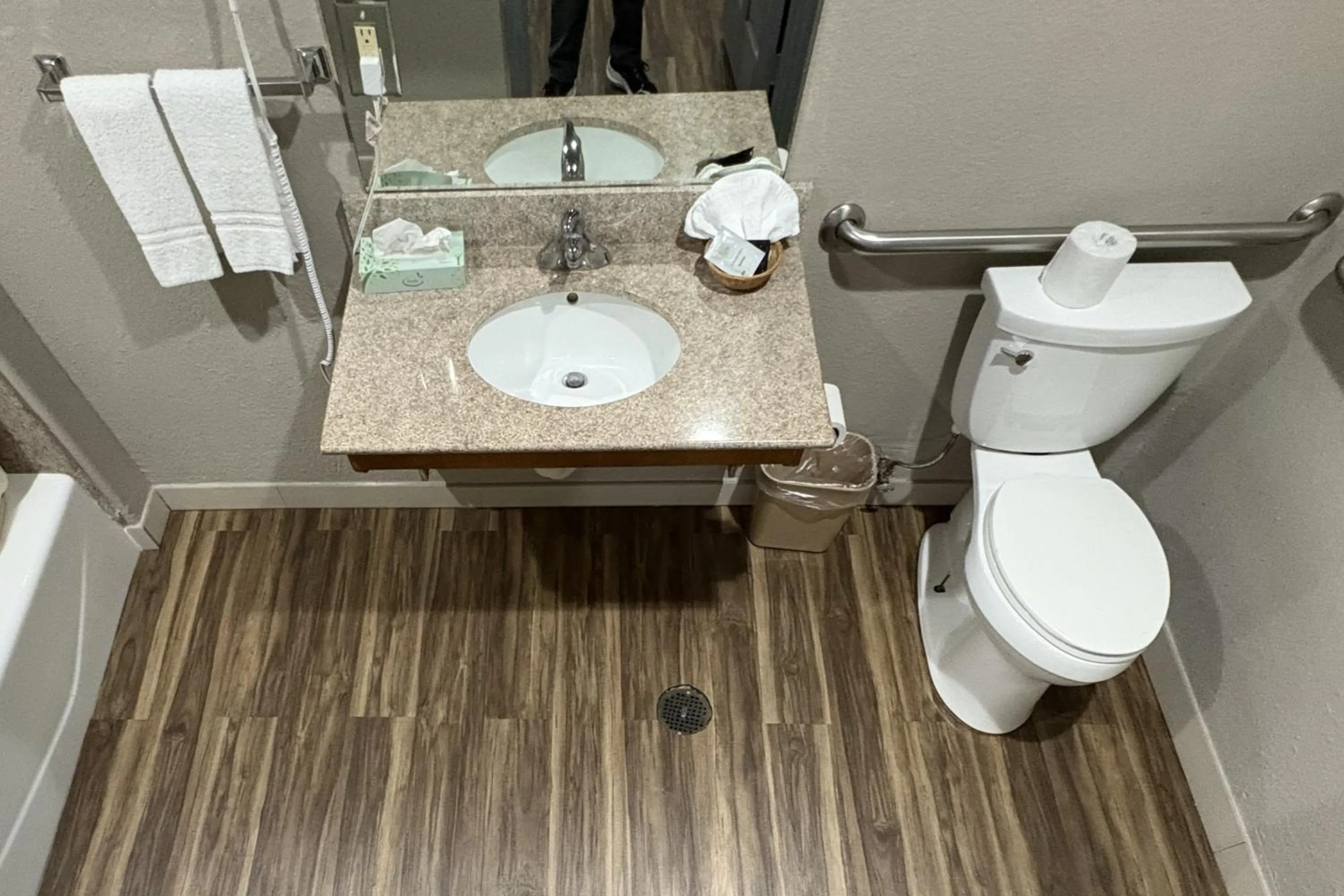 Bathroom in Regency Inn & Suites By Capital O Houston IAH Airport