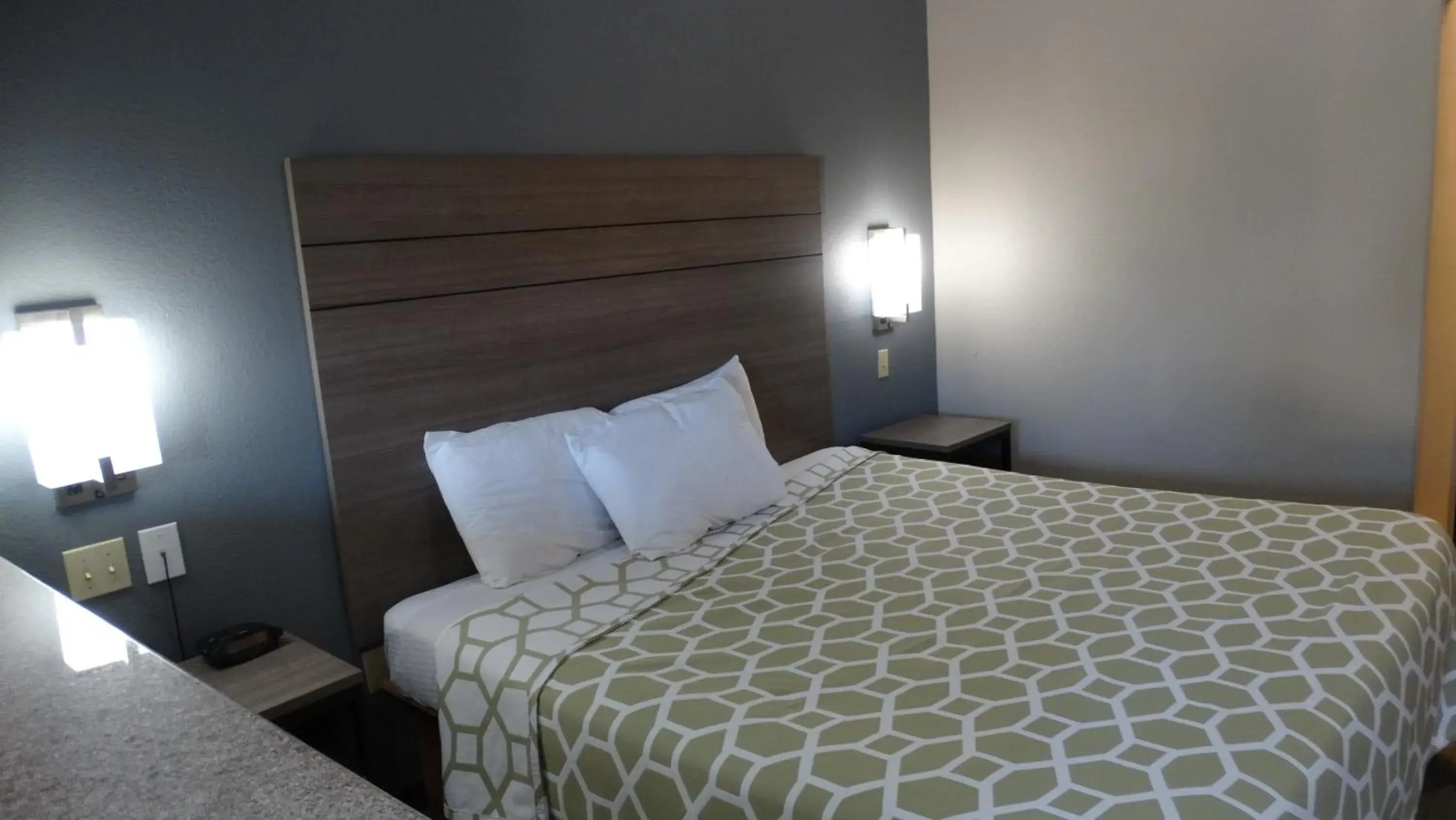 Bed in Regency Inn and Suites Humble Bed in Regency Inn and Suites Humble