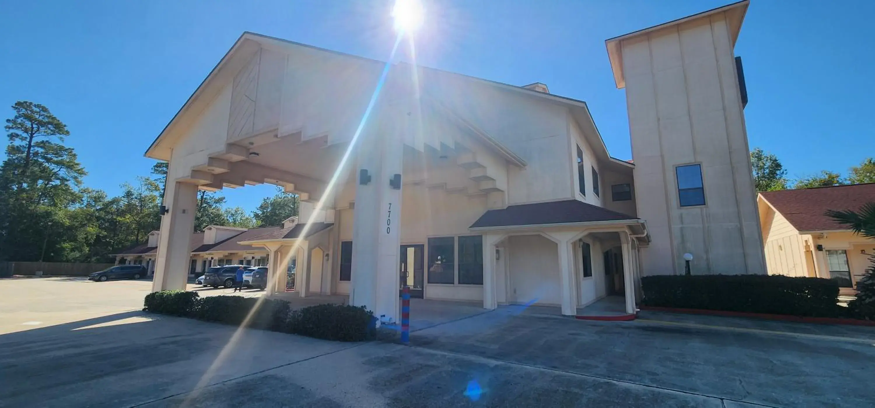 Property building in Regency Inn & Suites By Capital O Houston IAH Airport Property building in Regency Inn & Suites By Capital O Houston IAH Airport