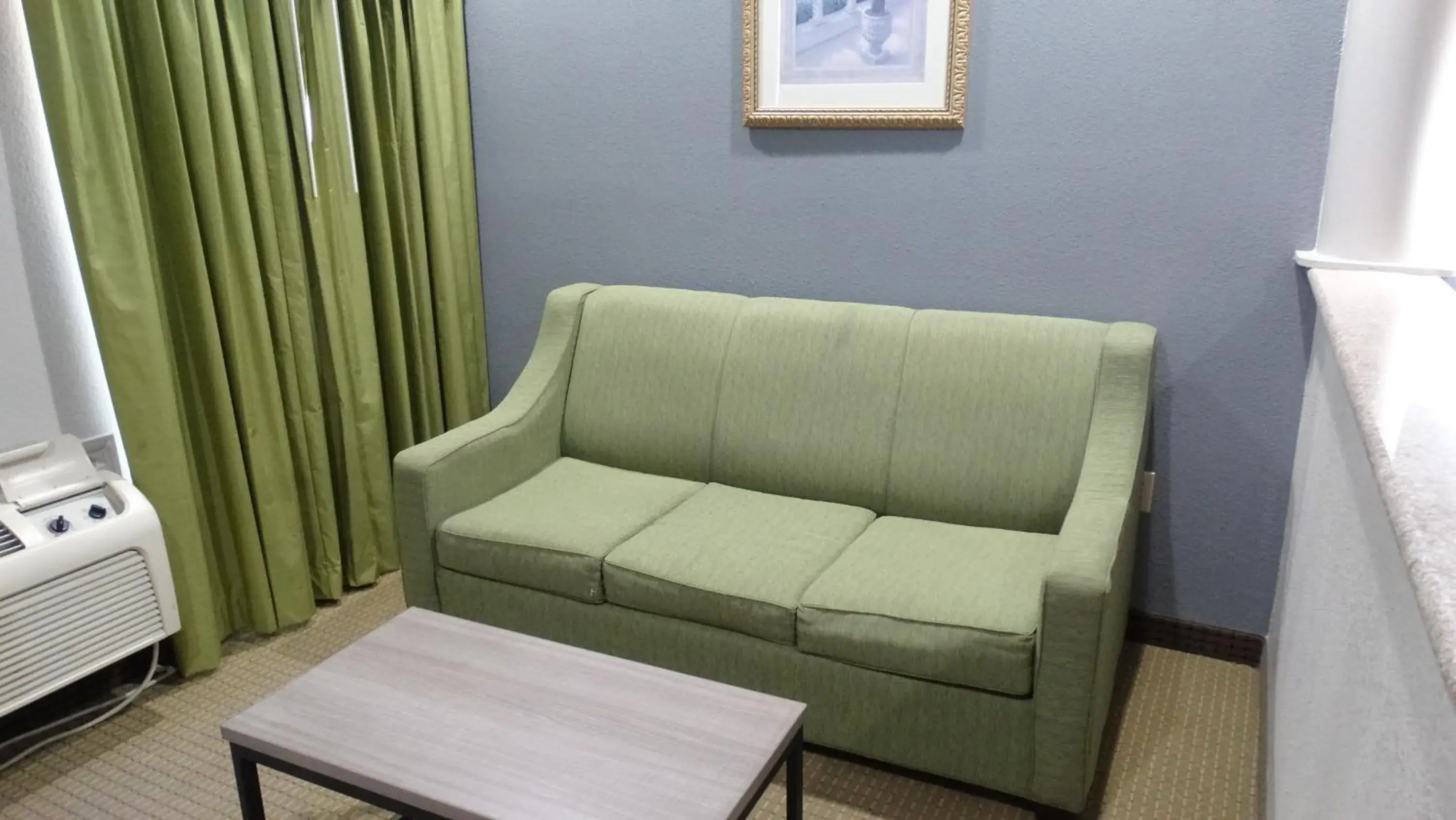 Living room in Regency Inn and Suites Humble Living room in Regency Inn and Suites Humble