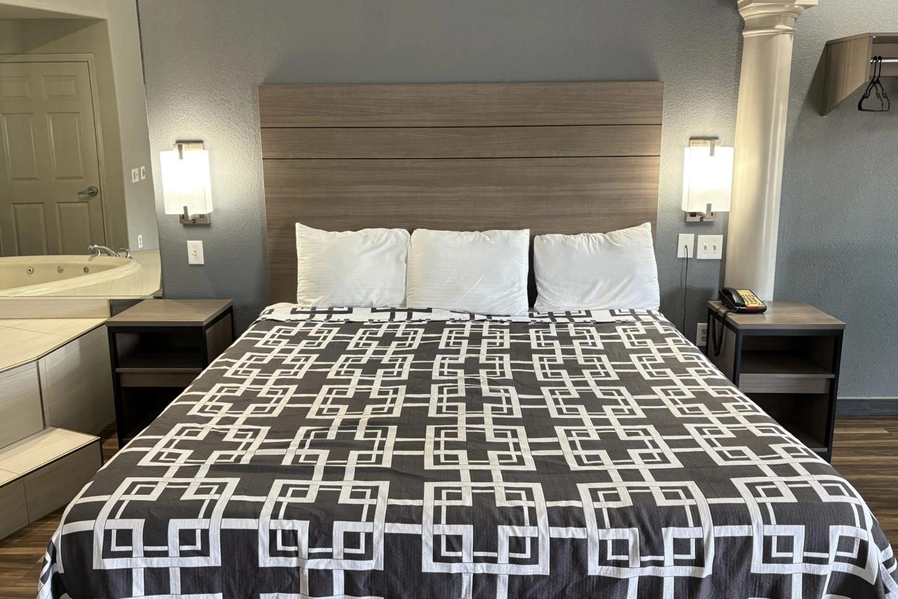 Bedroom, Bed in Regency Inn & Suites By Capital O Houston IAH Airport