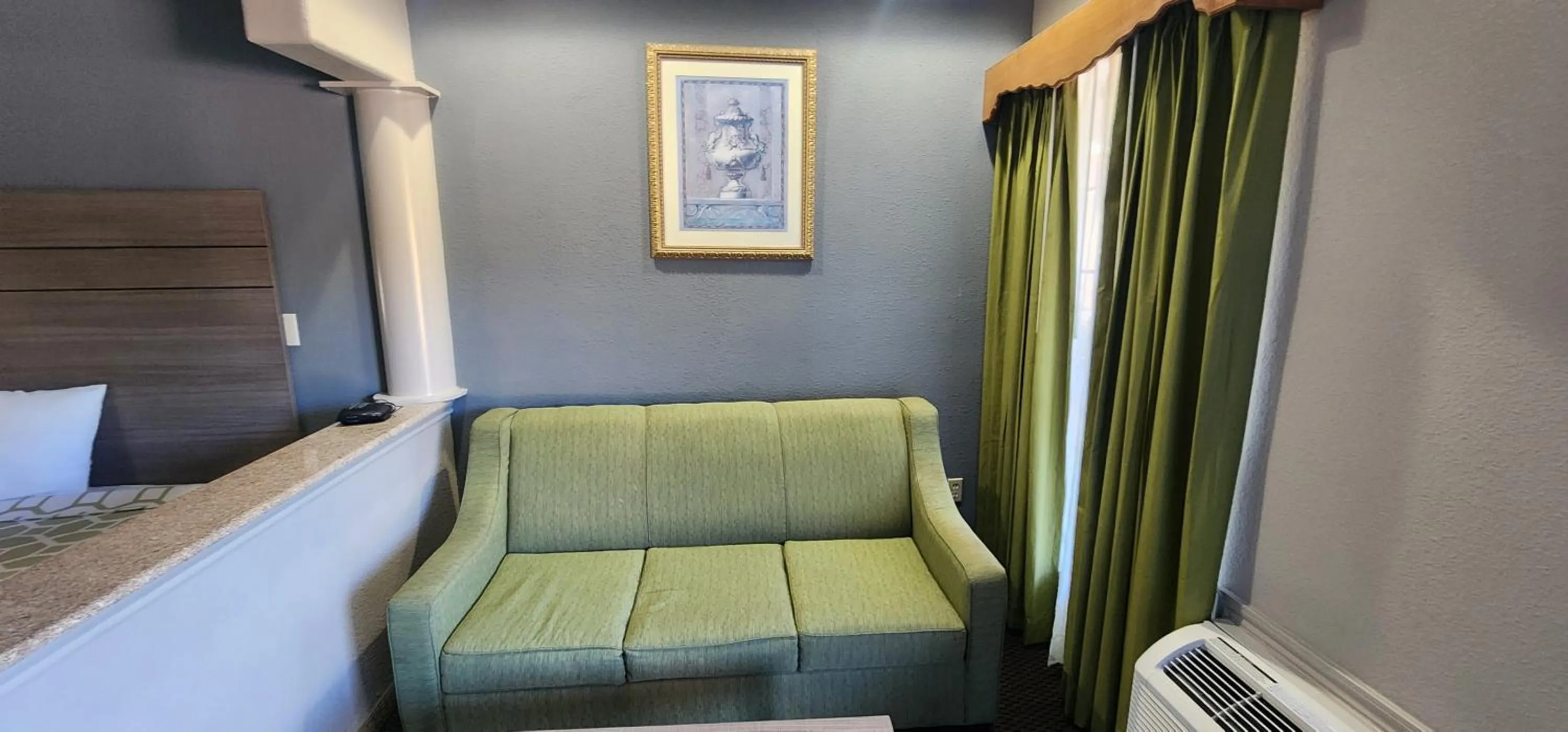 Seating area in Regency Inn & Suites By Capital O Houston IAH Airport