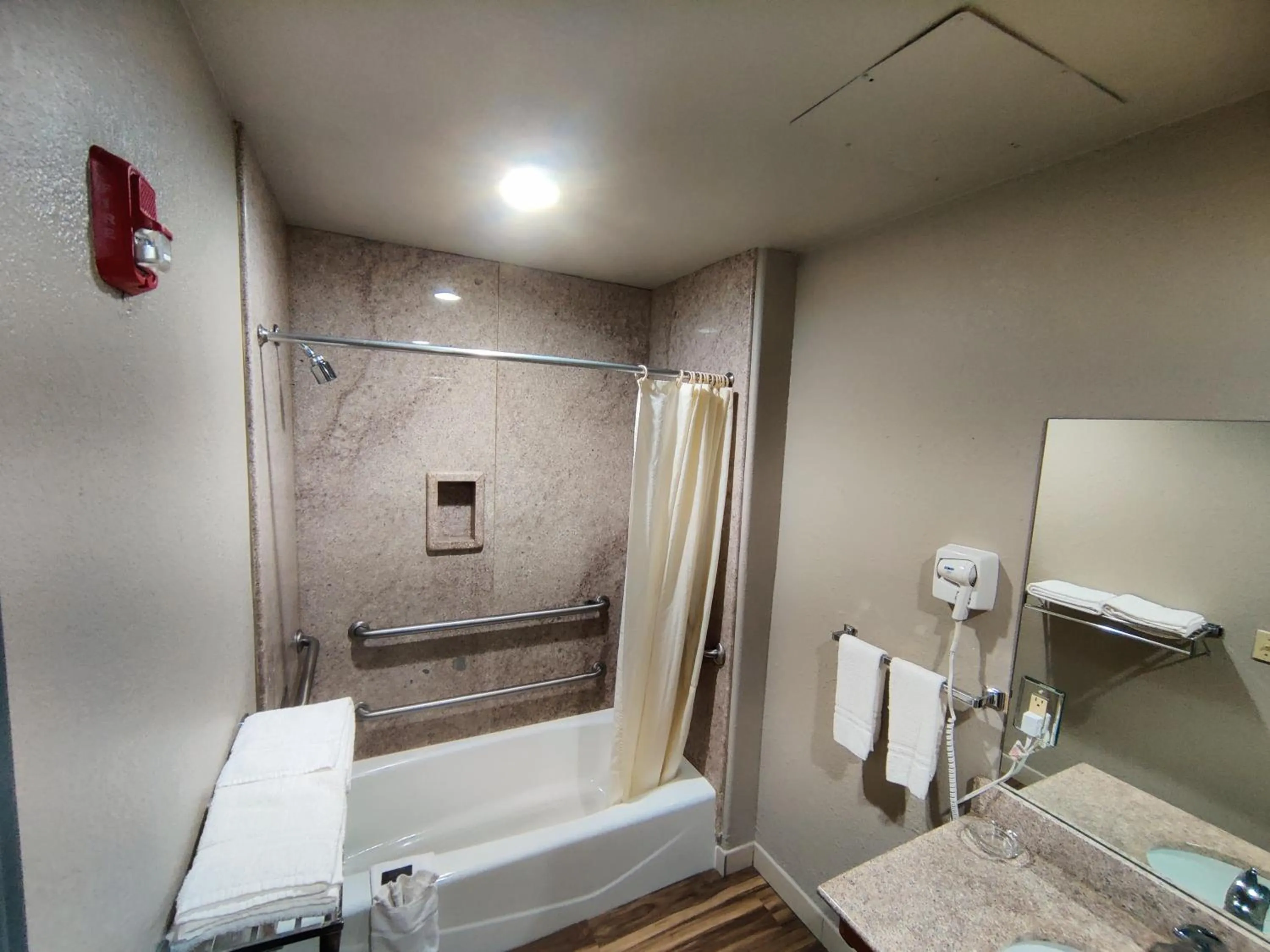 Bathroom in Regency Inn & Suites By Capital O Houston IAH Airport