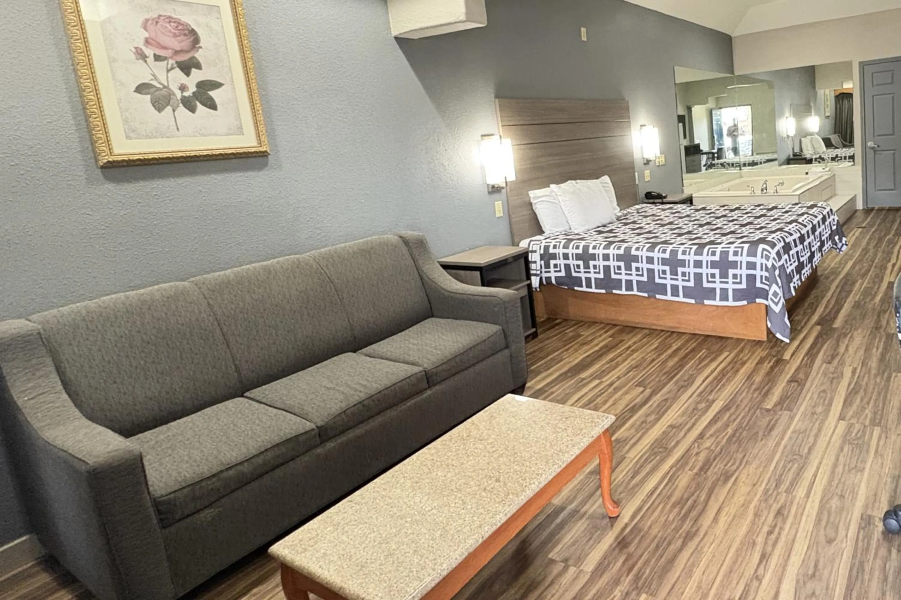 Bedroom, Bed in Regency Inn & Suites By Capital O Houston IAH Airport