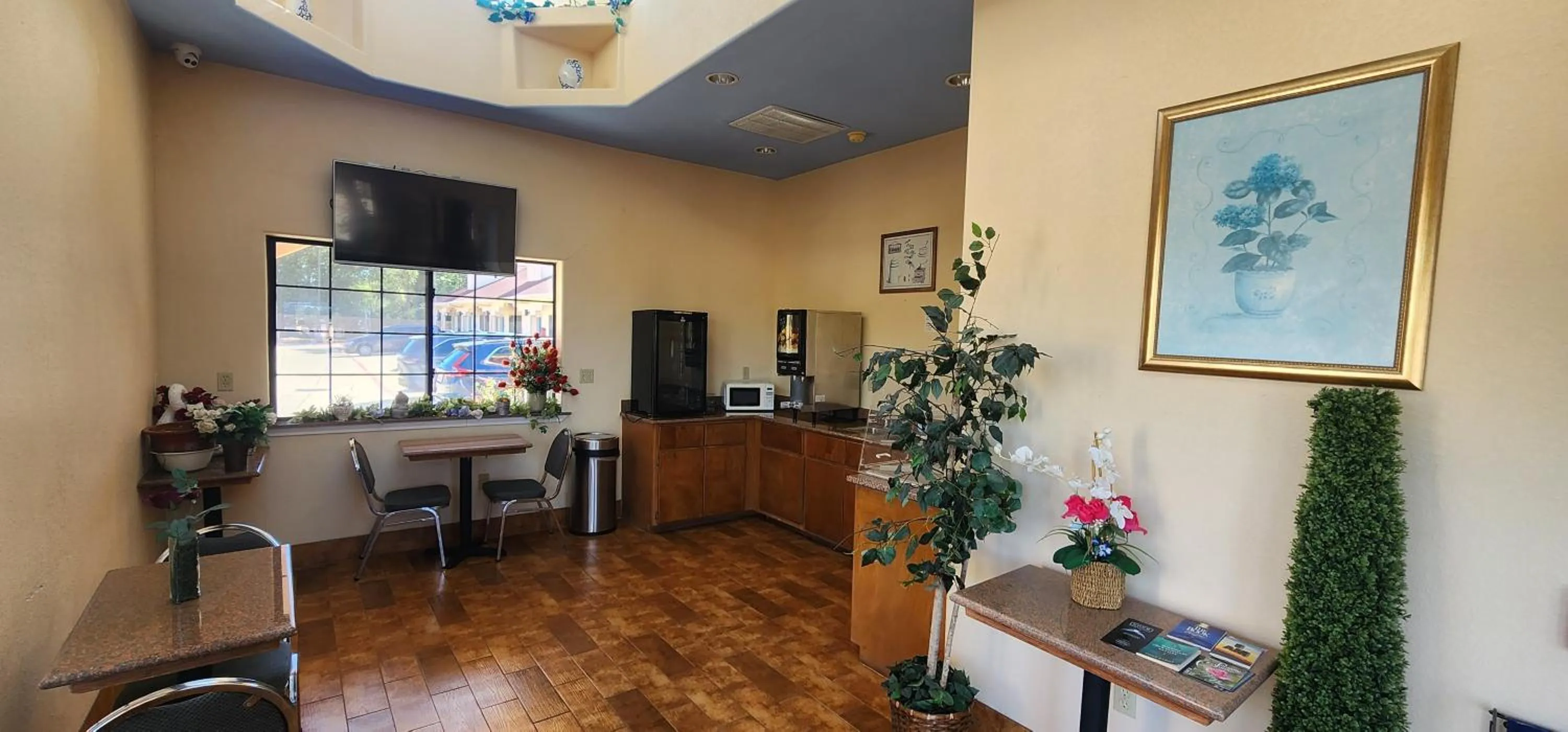 Lobby or reception in Regency Inn & Suites By Capital O Houston IAH Airport