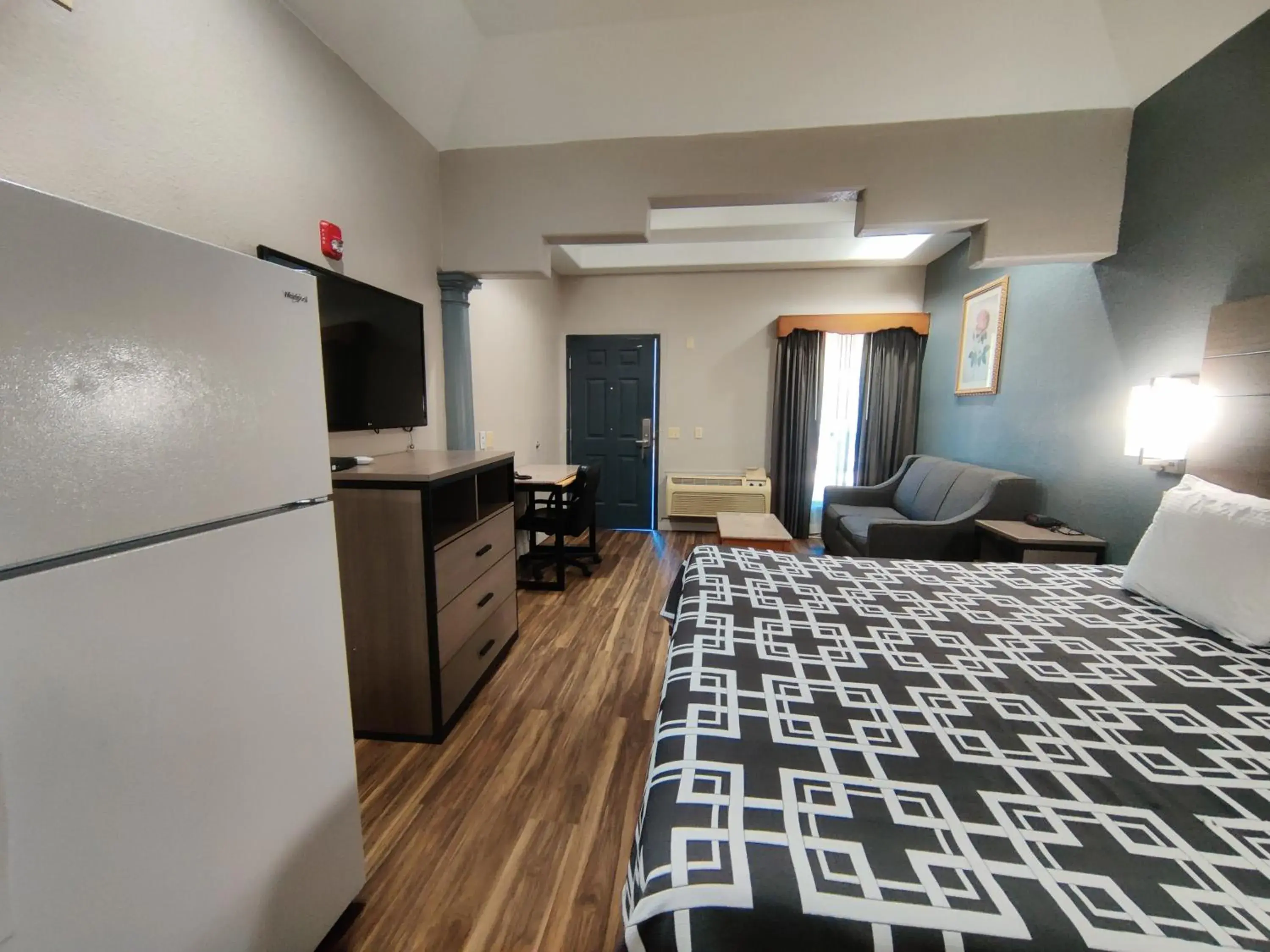 Bedroom, Bed in Regency Inn & Suites By Capital O Houston IAH Airport Bedroom, Bed in Regency Inn & Suites By Capital O Houston IAH Airport