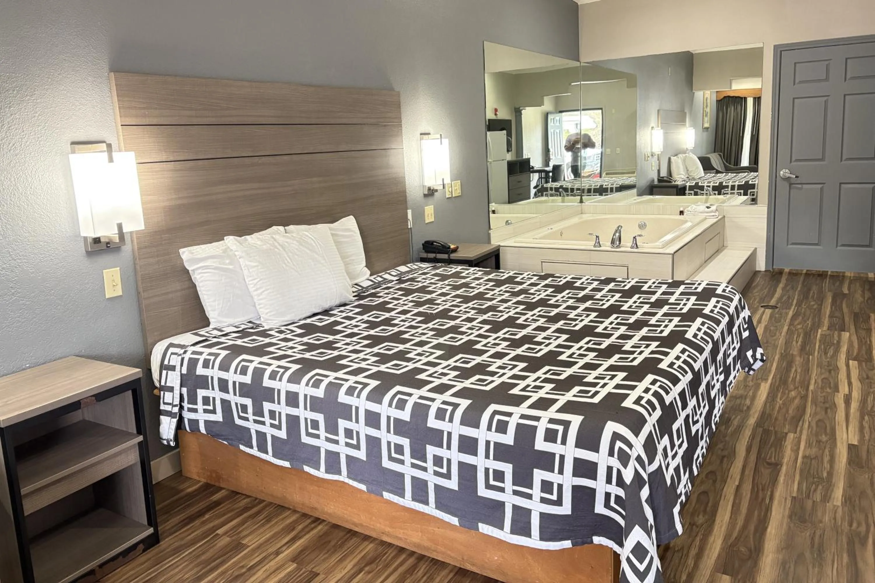 Bedroom, Bed in Regency Inn & Suites By Capital O Houston IAH Airport