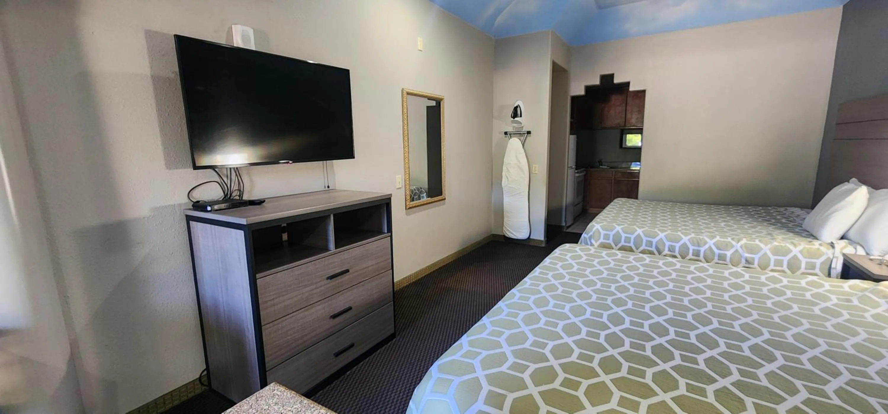 Bedroom, Bed in Regency Inn & Suites By Capital O Houston IAH Airport
