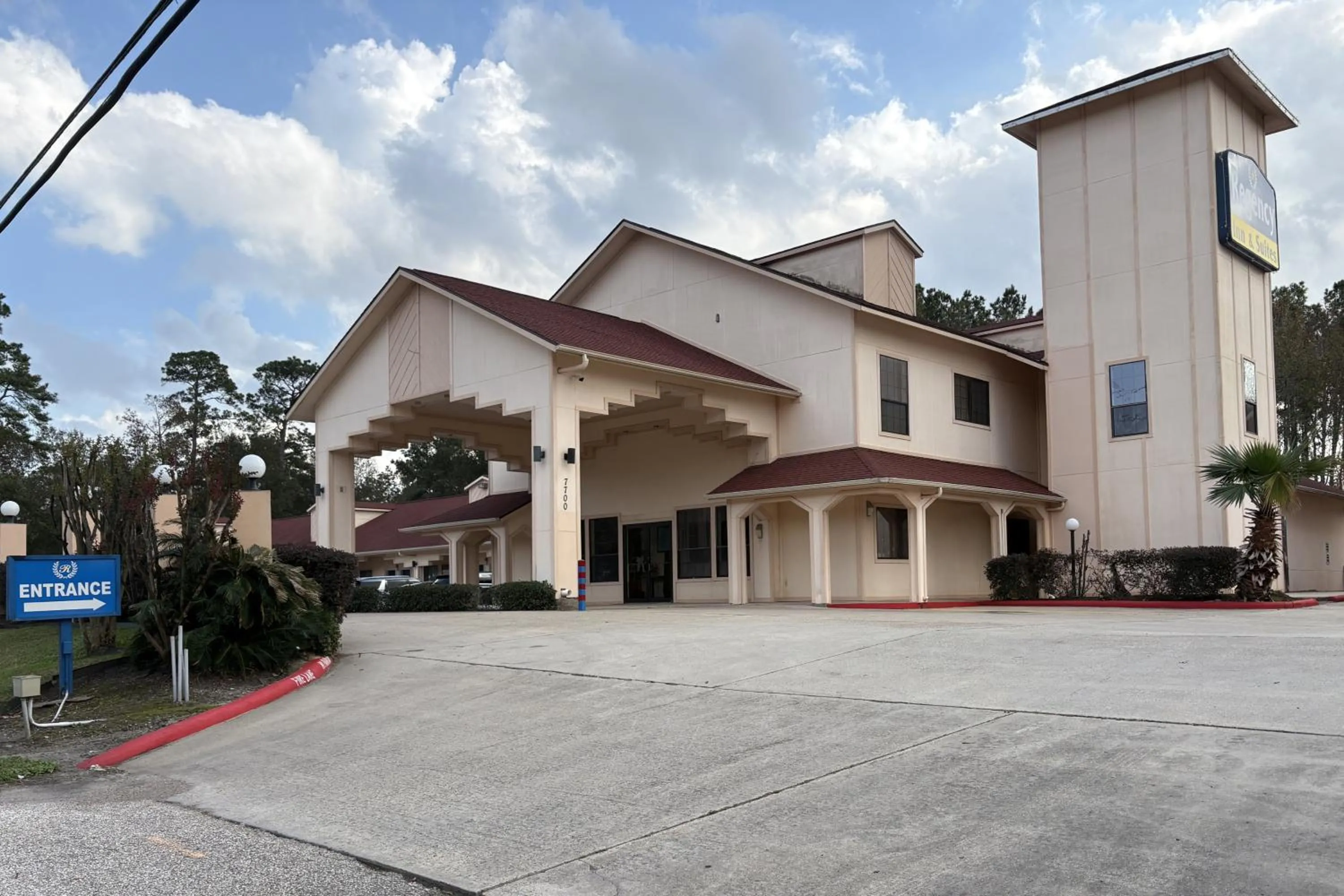 Property building in Regency Inn & Suites By Capital O Houston IAH Airport