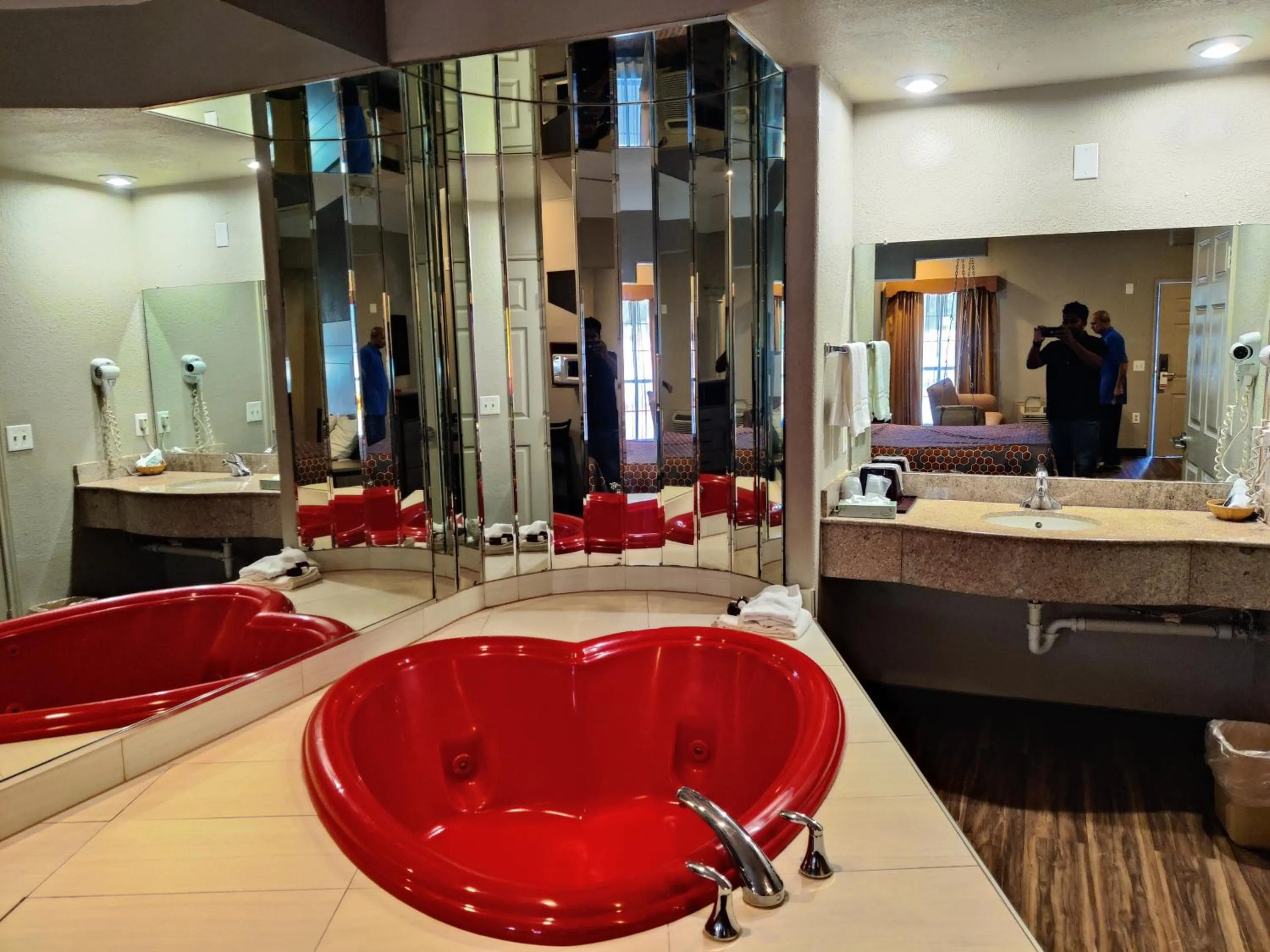 Hot Tub in Regency Inn & Suites By Capital O Houston IAH Airport