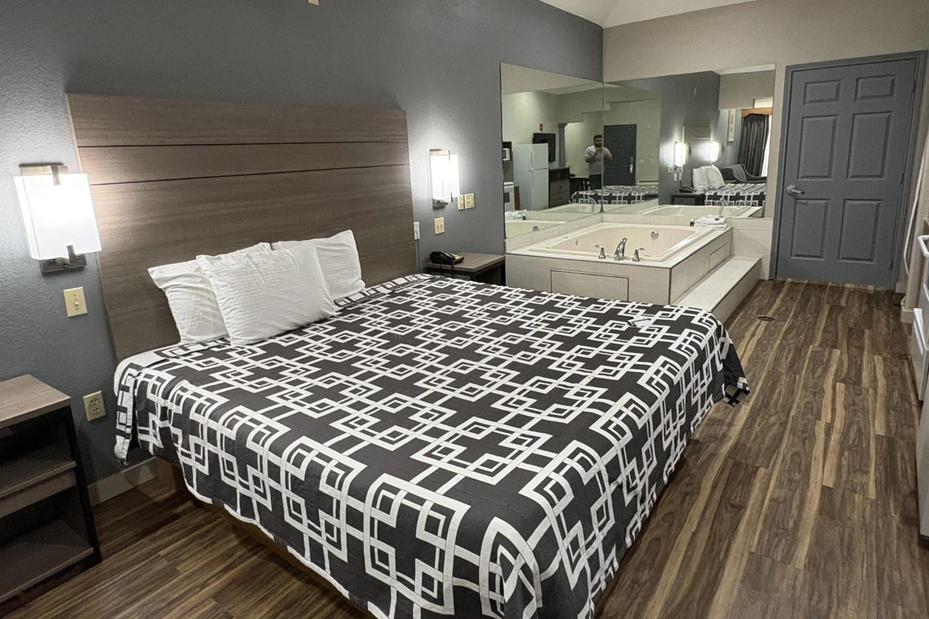 Bedroom, Bed in Regency Inn & Suites By Capital O Houston IAH Airport