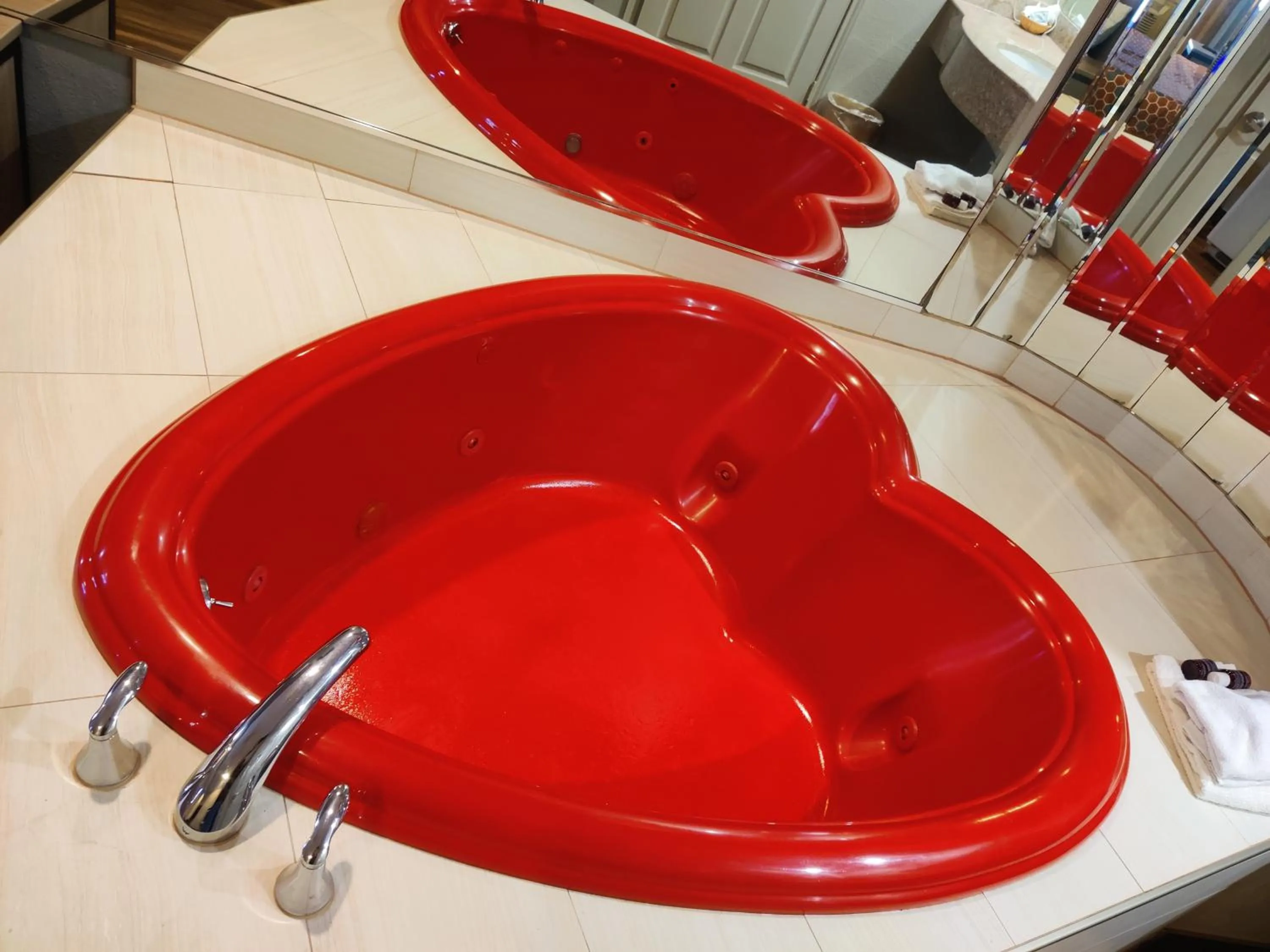 Bath in Regency Inn & Suites By Capital O Houston IAH Airport