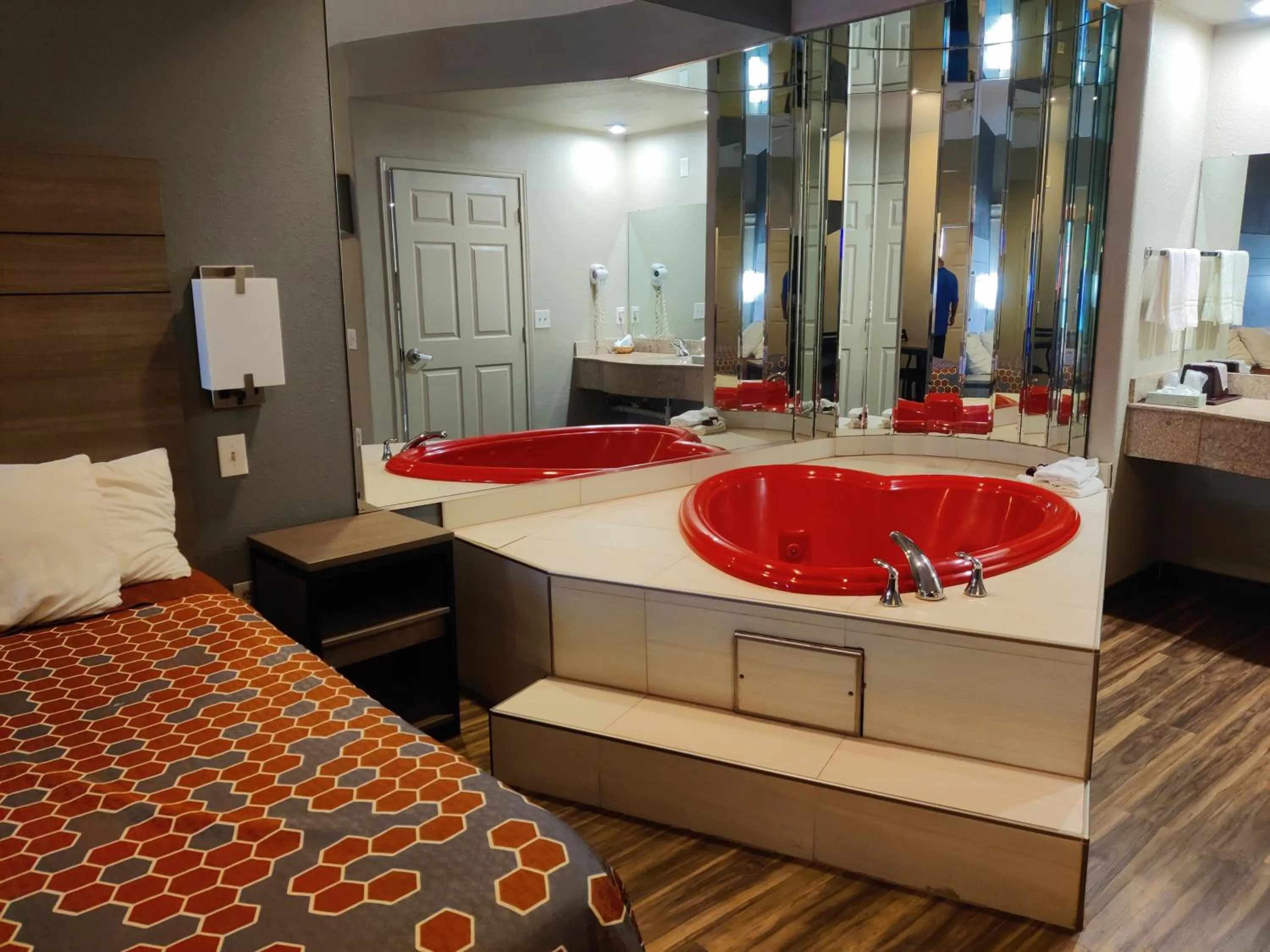 Bedroom, Bed in Regency Inn & Suites By Capital O Houston IAH Airport