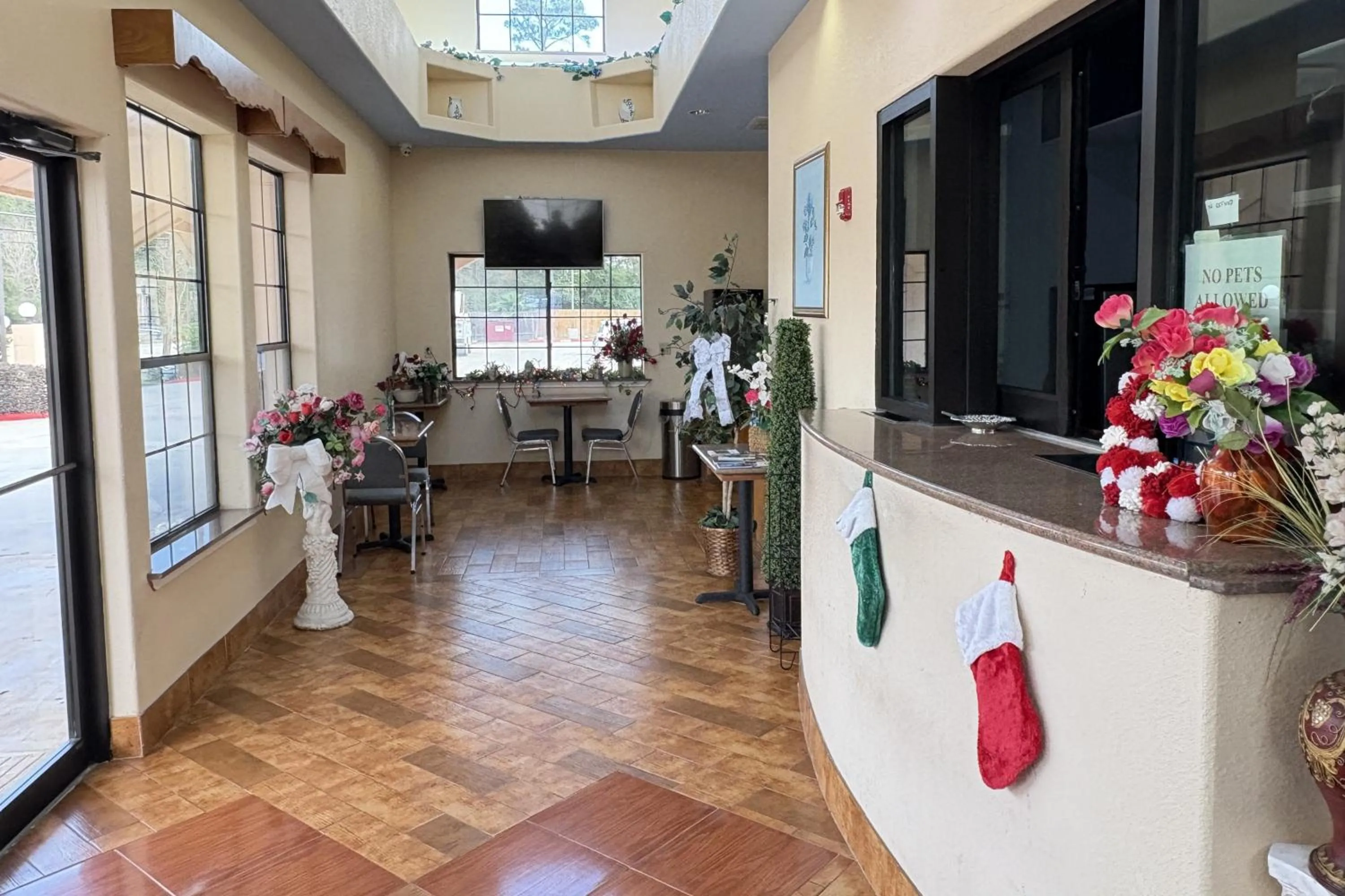 Lobby or reception in Regency Inn & Suites By Capital O Houston IAH Airport